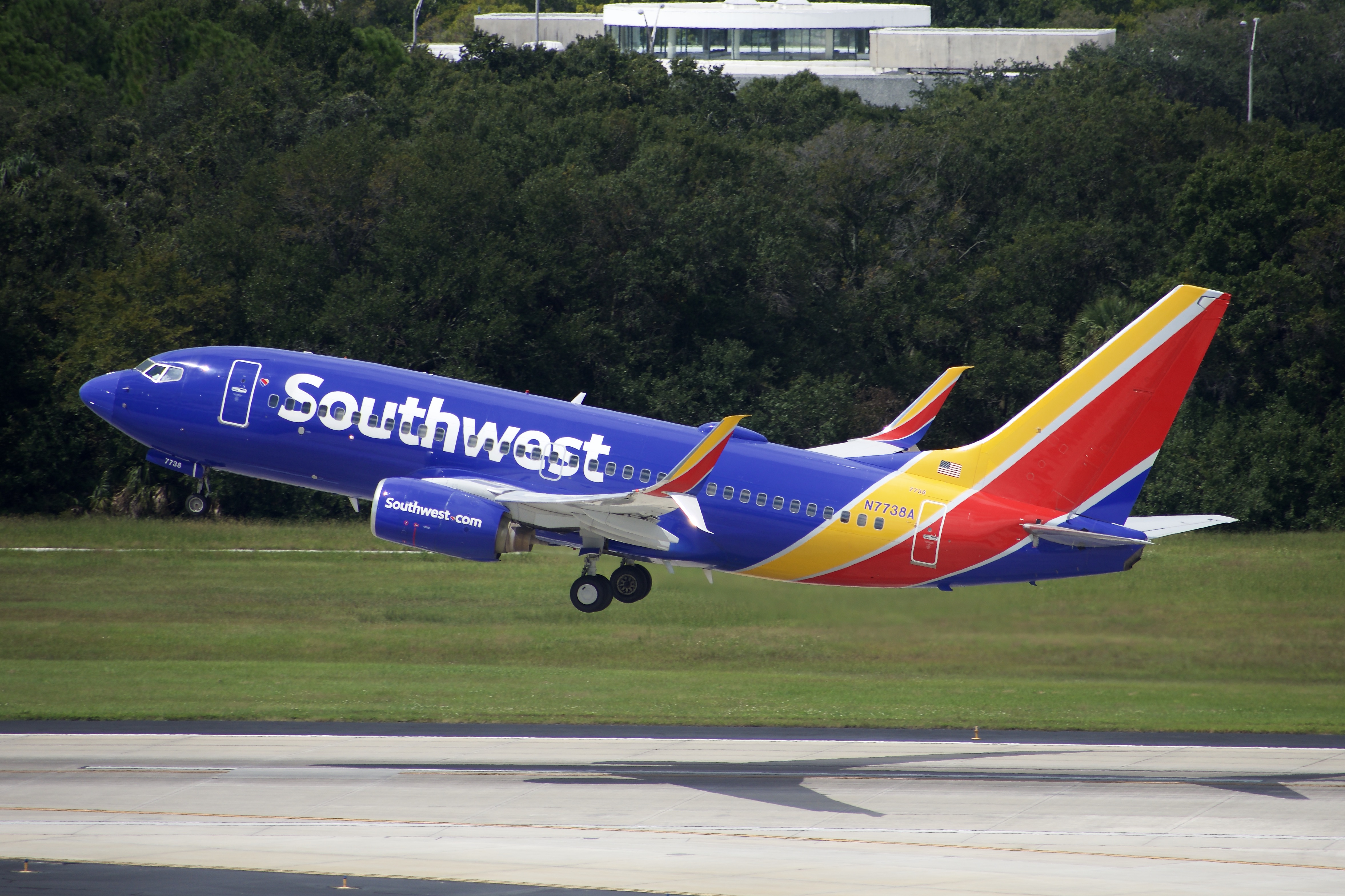 Full size: Southwest Airlines Boeing 737-700 N7738A at Tampa International Airport