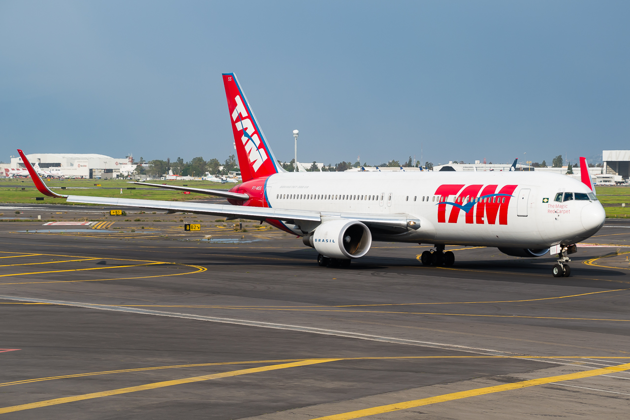 Full size: TAM Linhas Aéreas Boeing 767-300ER PT-MSS at Mexico City International Airport