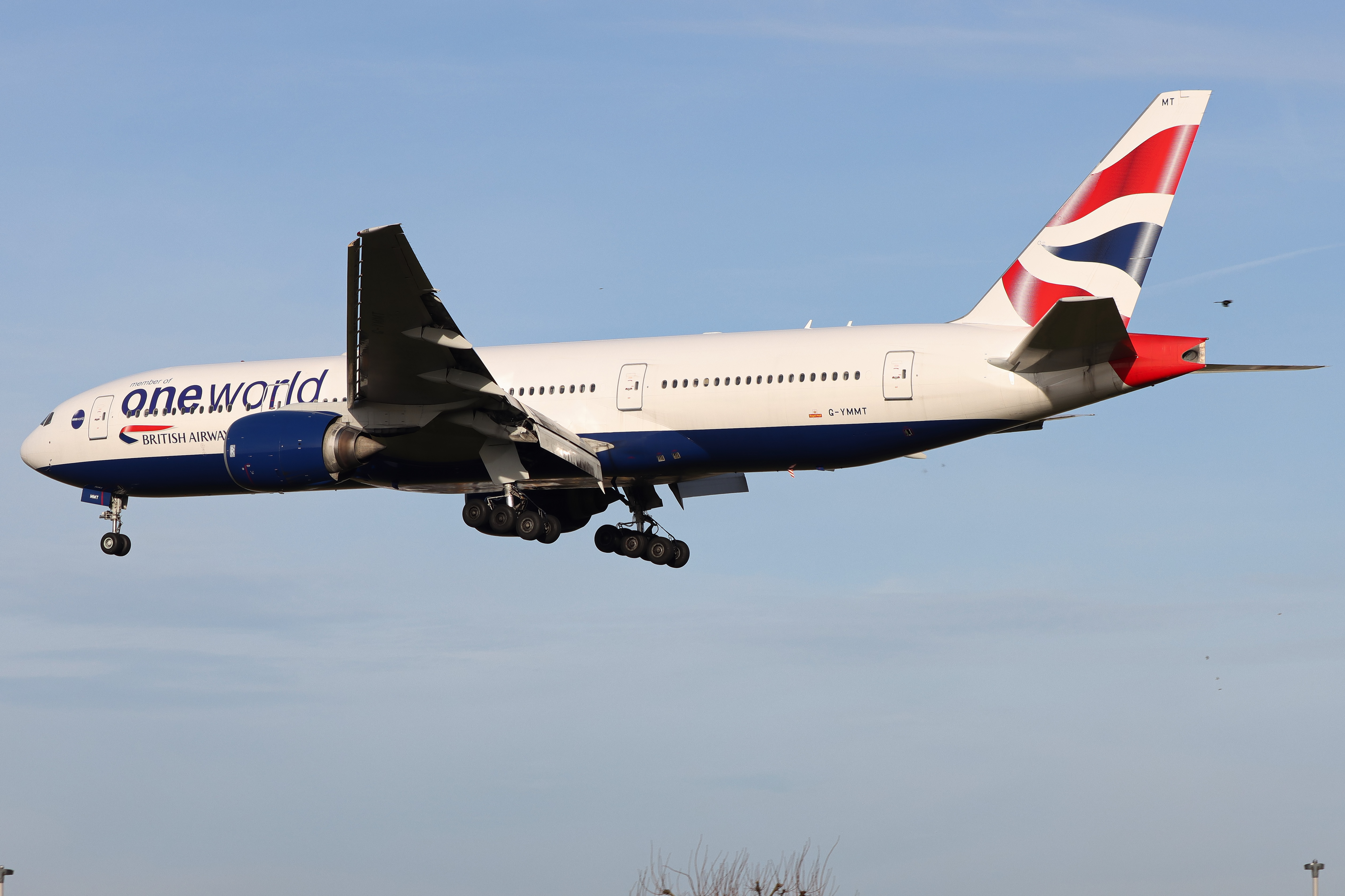 Full size: British Airways Boeing 777-200ER G-YMMT at London Heathrow International Airport