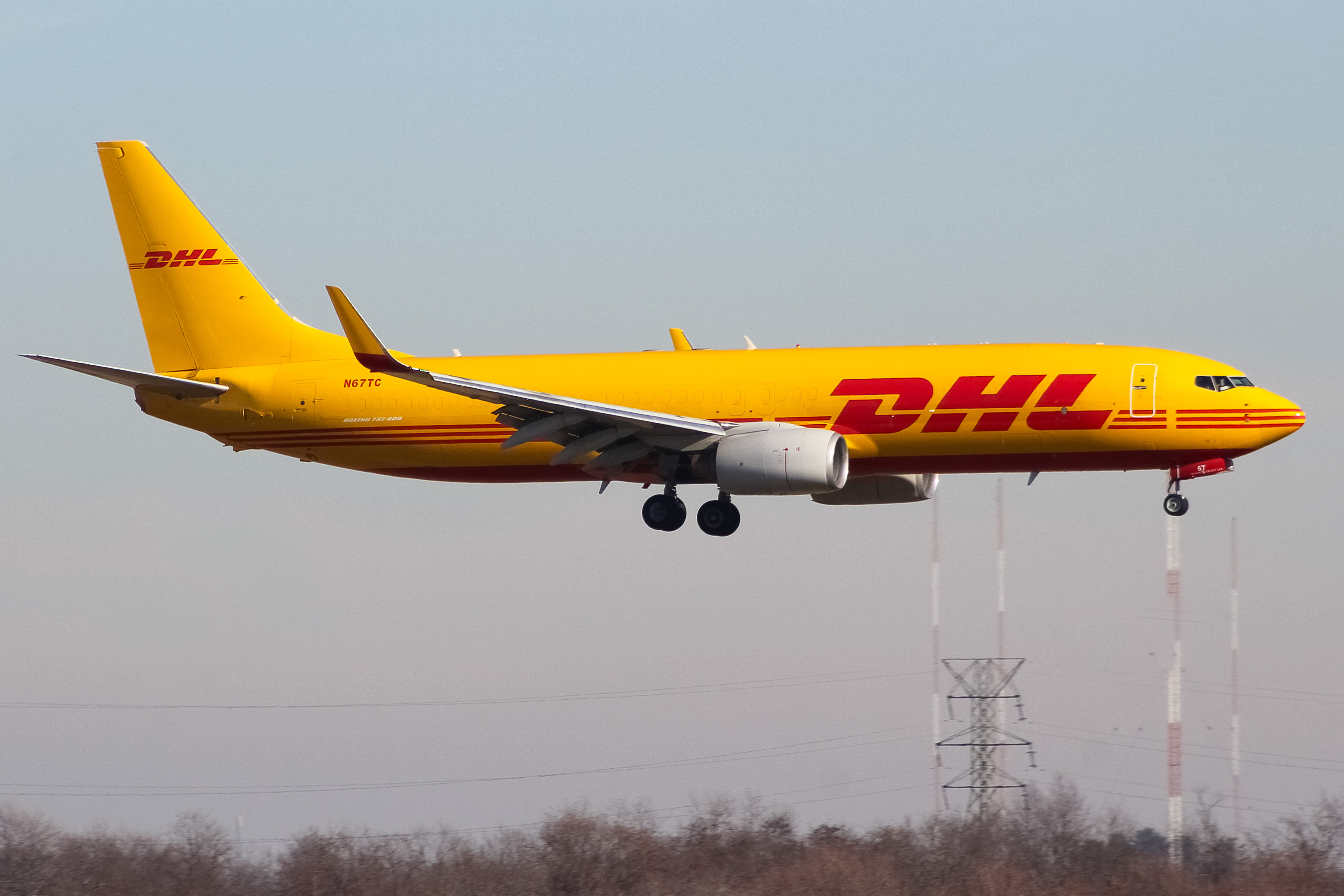 Full size: DHL Boeing 737-800 N67TC at Cincinnati/Northern Kentucky International Airport