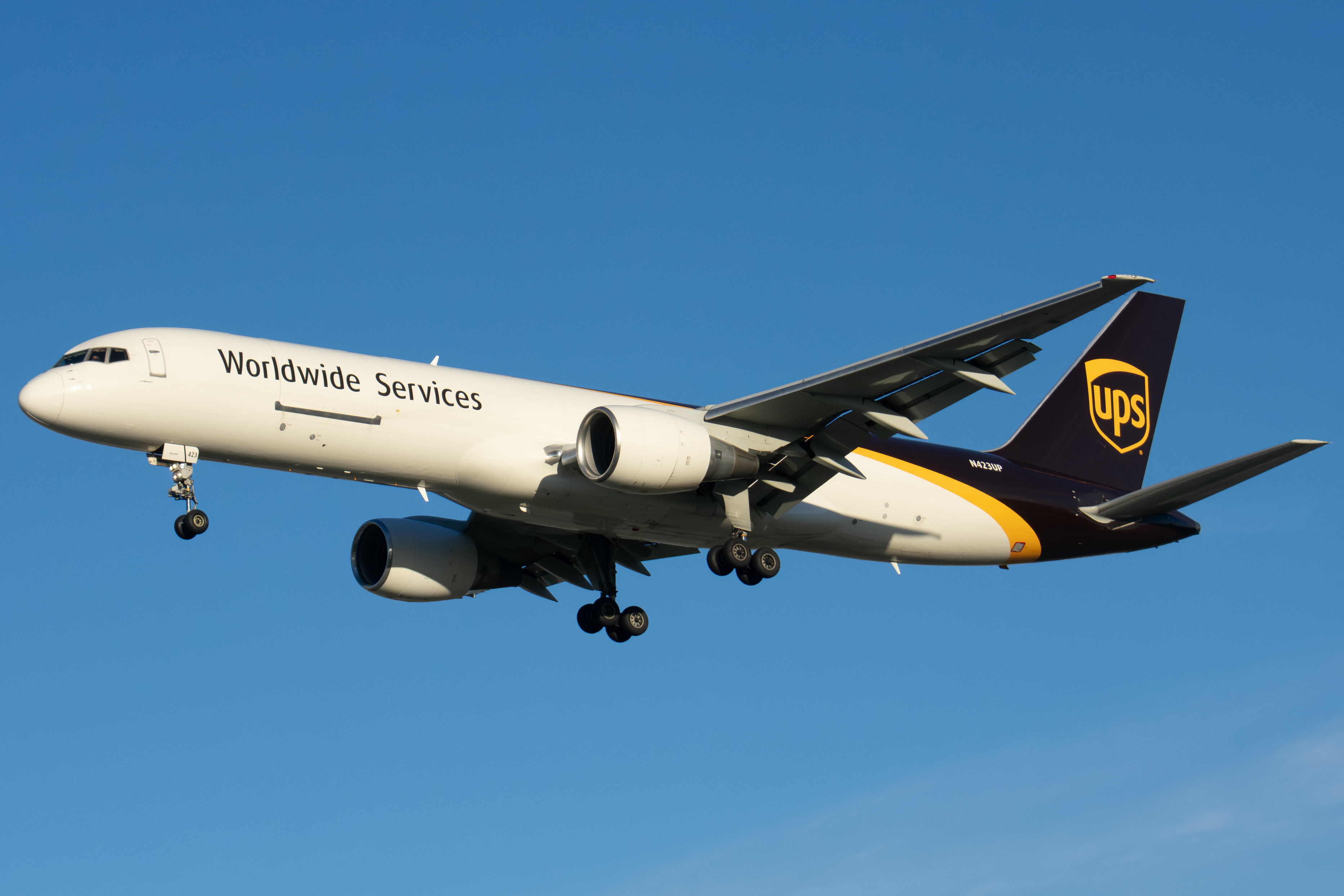Full size: United Parcel Service Boeing 757-200F N423UP at Norman Y Mineta San Jose International Airport