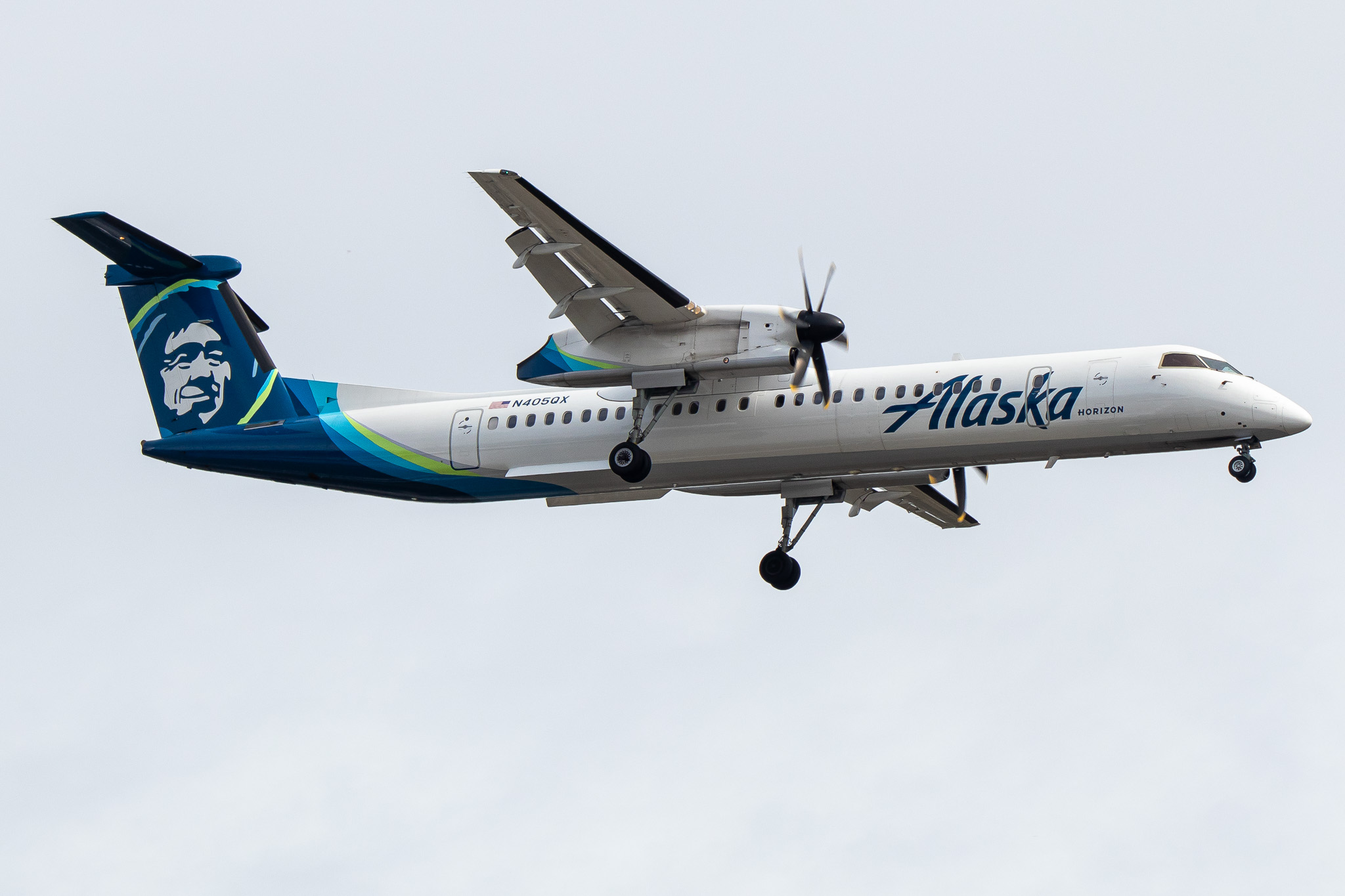 Full size: Alaska Airlines Bombardier DHC-8 Q400 N405QX at Seattle-Tacoma International Airport