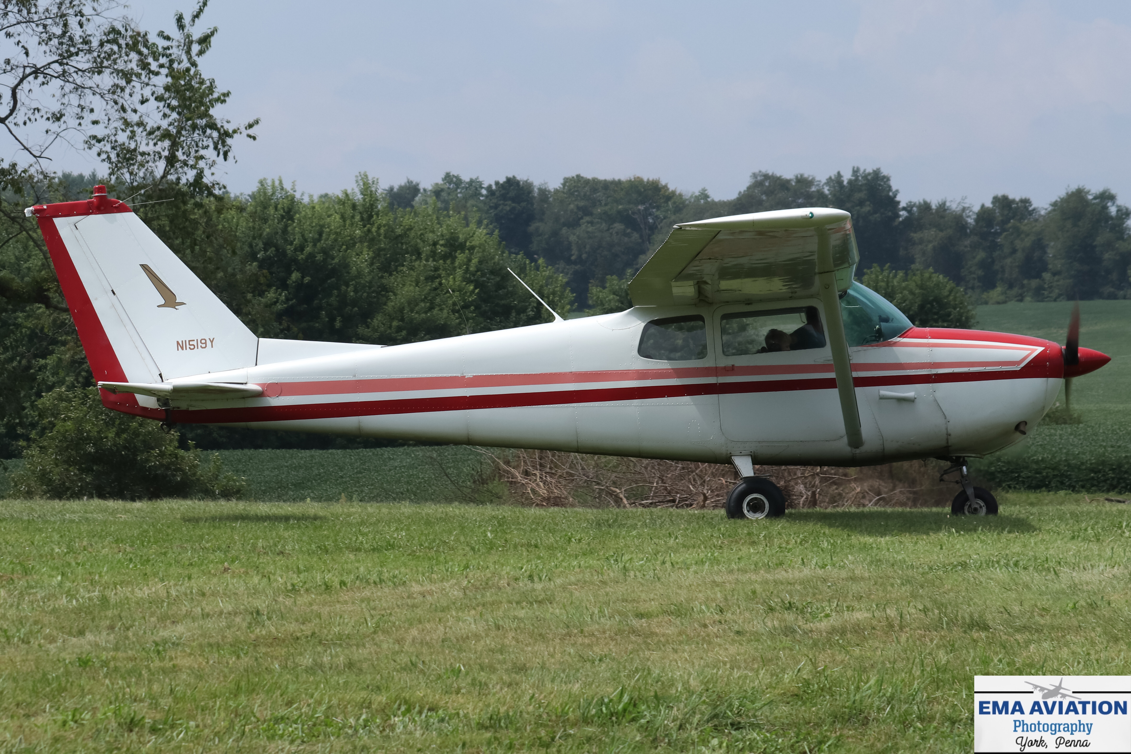 Full size: PRIVATE Cessna 172 N1519Y at Frederick Municipal Airport