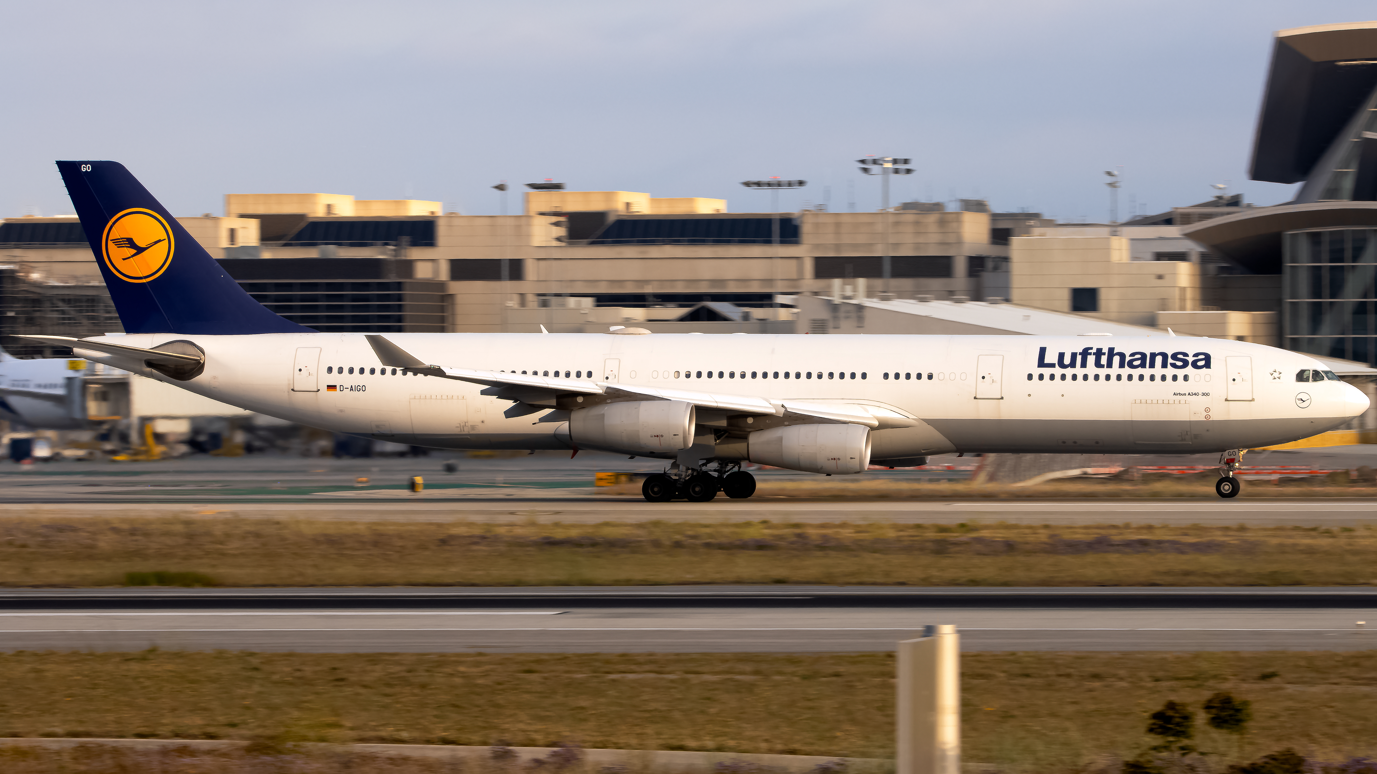 Full size: Lufthansa  Airbus A340-300 D-AIGT at Los Angeles International Airport
