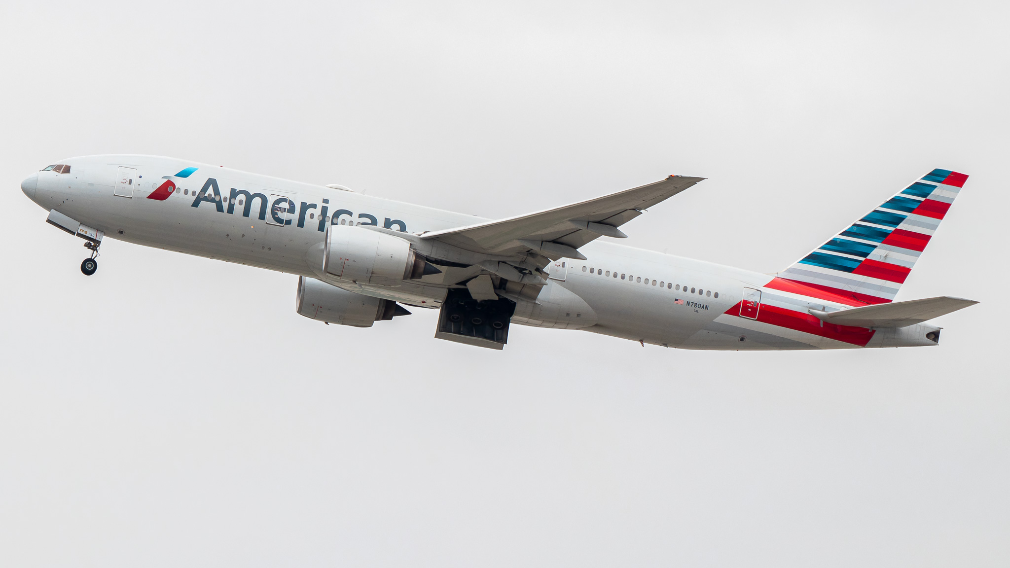 Full size: American Airlines Boeing 777-200ER N780AN at Los Angeles International Airport