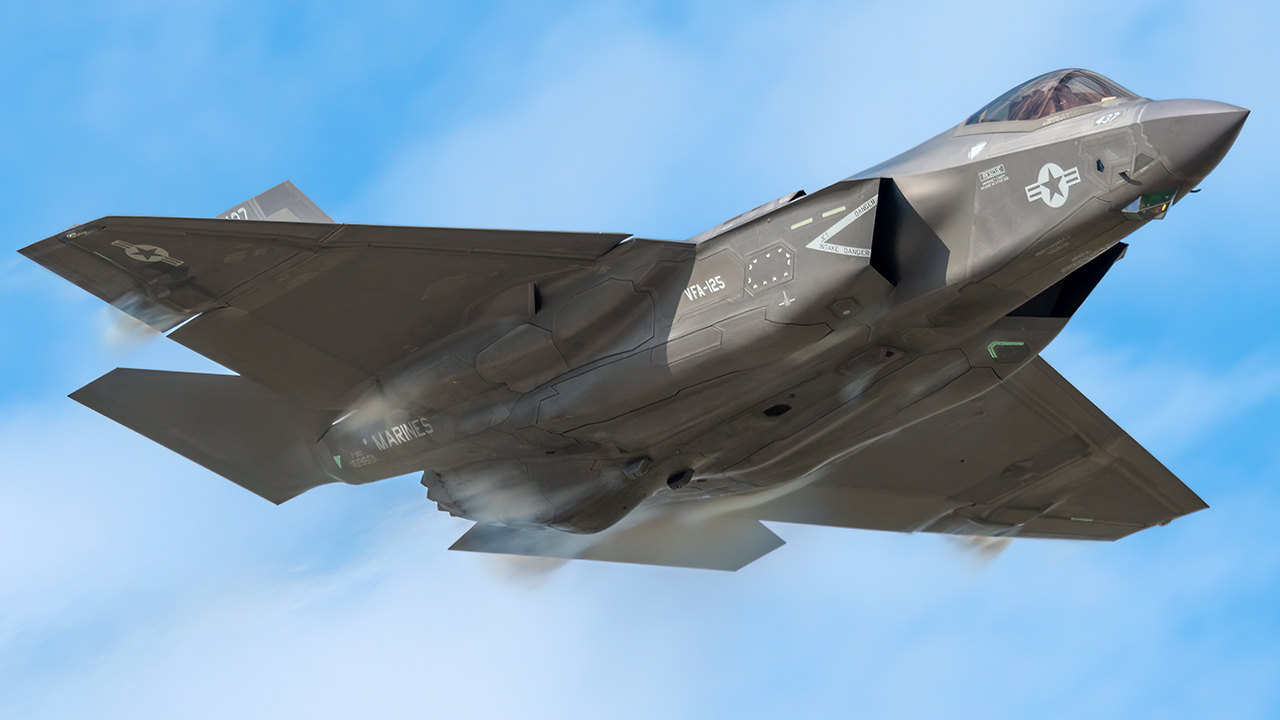 Full size: USN - United States Navy Lockheed Martin F-35 Lightning 169601 at Wittman Regional Airport
