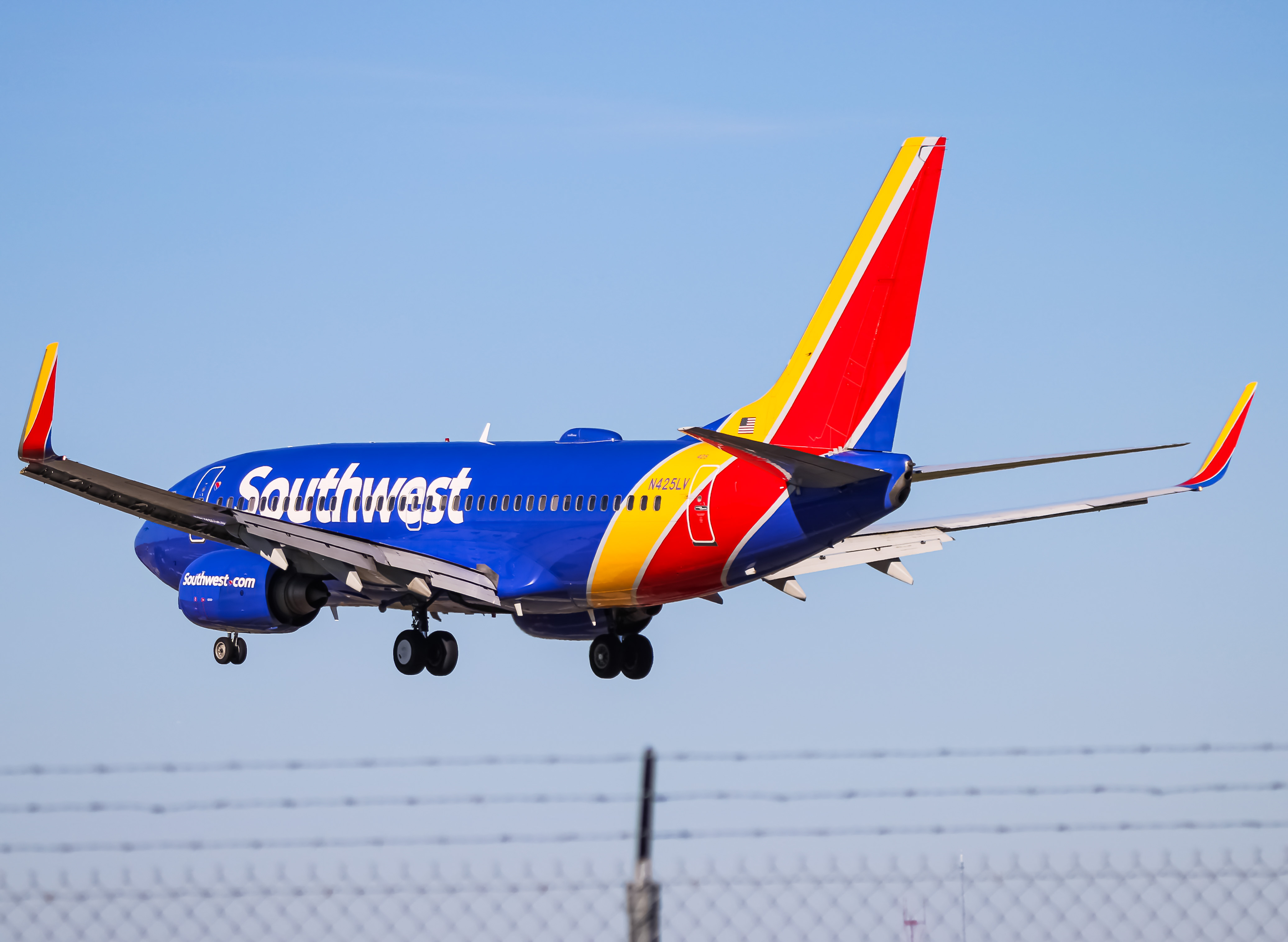Full size: Southwest Airlines Boeing 737-700 N425LV at Baltimore/Washington International Thurgood Marshall Airport