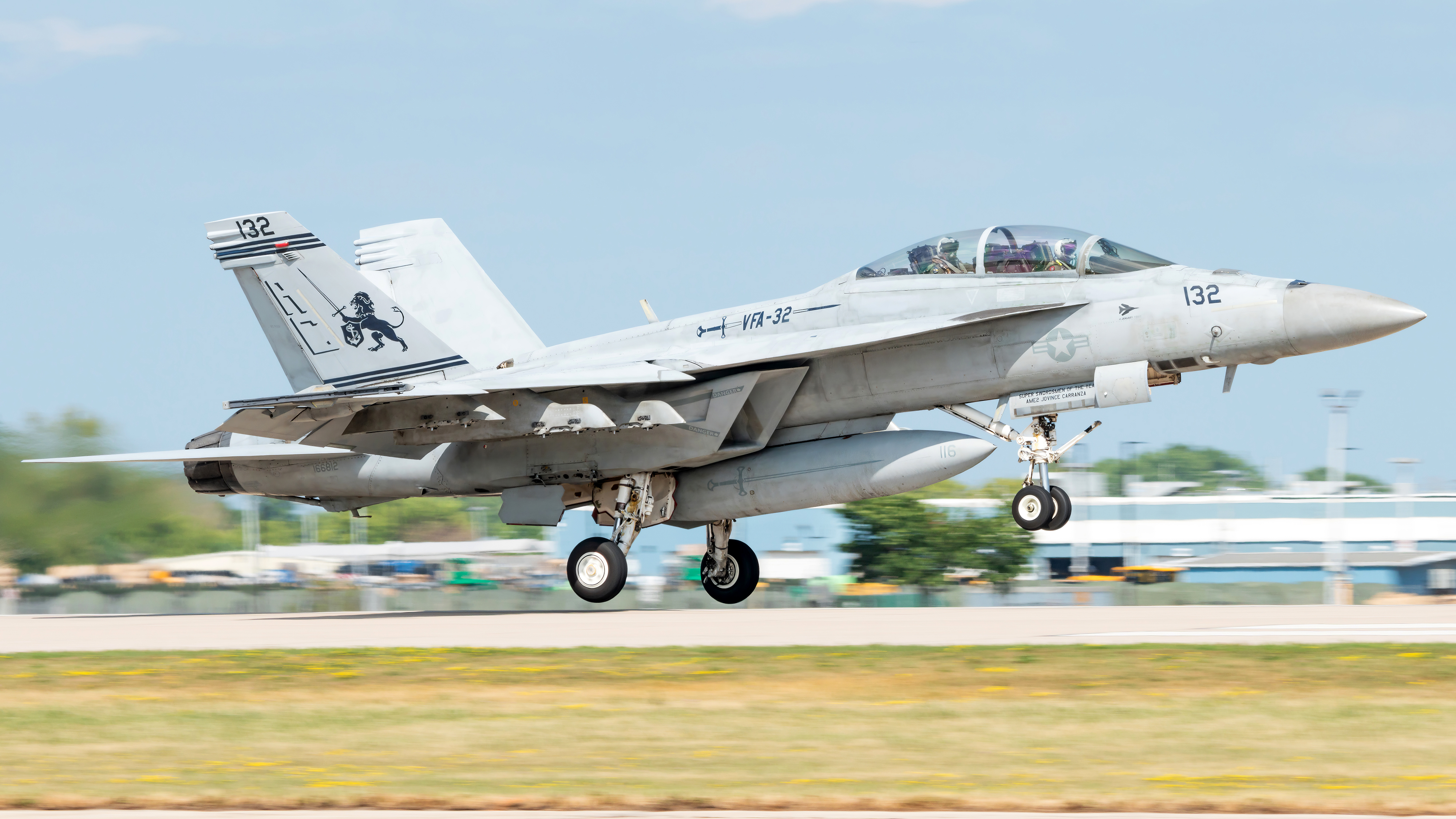 Full size: USN - United States Navy Boeing F/A-18E/F Super Hornet 166812 at Wittman Regional Airport