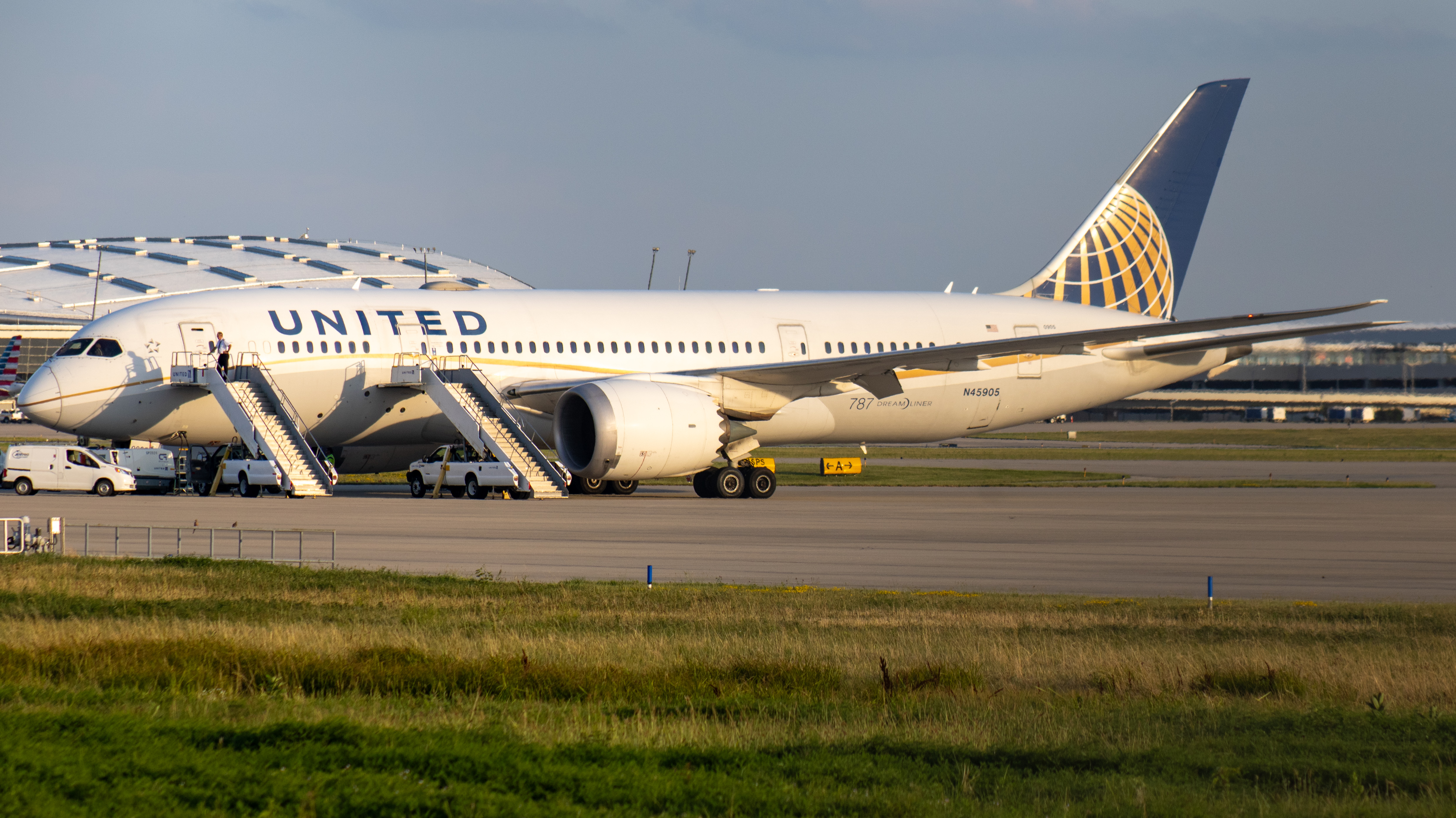 Full size: United Airlines Boeing 787-8 N45905 at Indianapolis International Airport