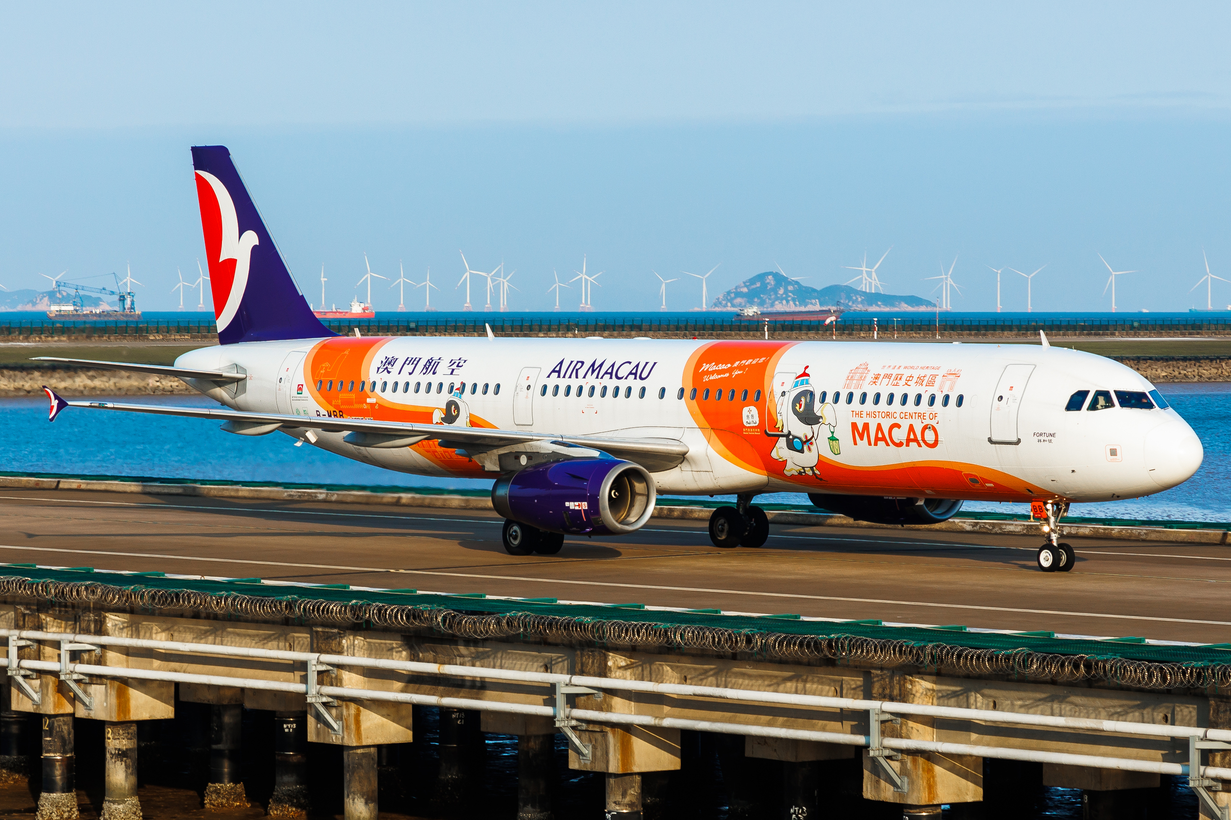 Full size: Air Macau Airbus A321-200 B-MBB at Macau International Airport