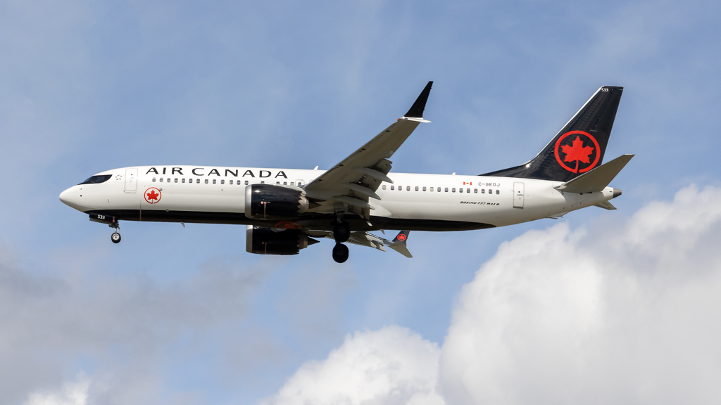 Full size: Air Canada Boeing 737 MAX 8  C-GEOJ at Vancouver International Airport