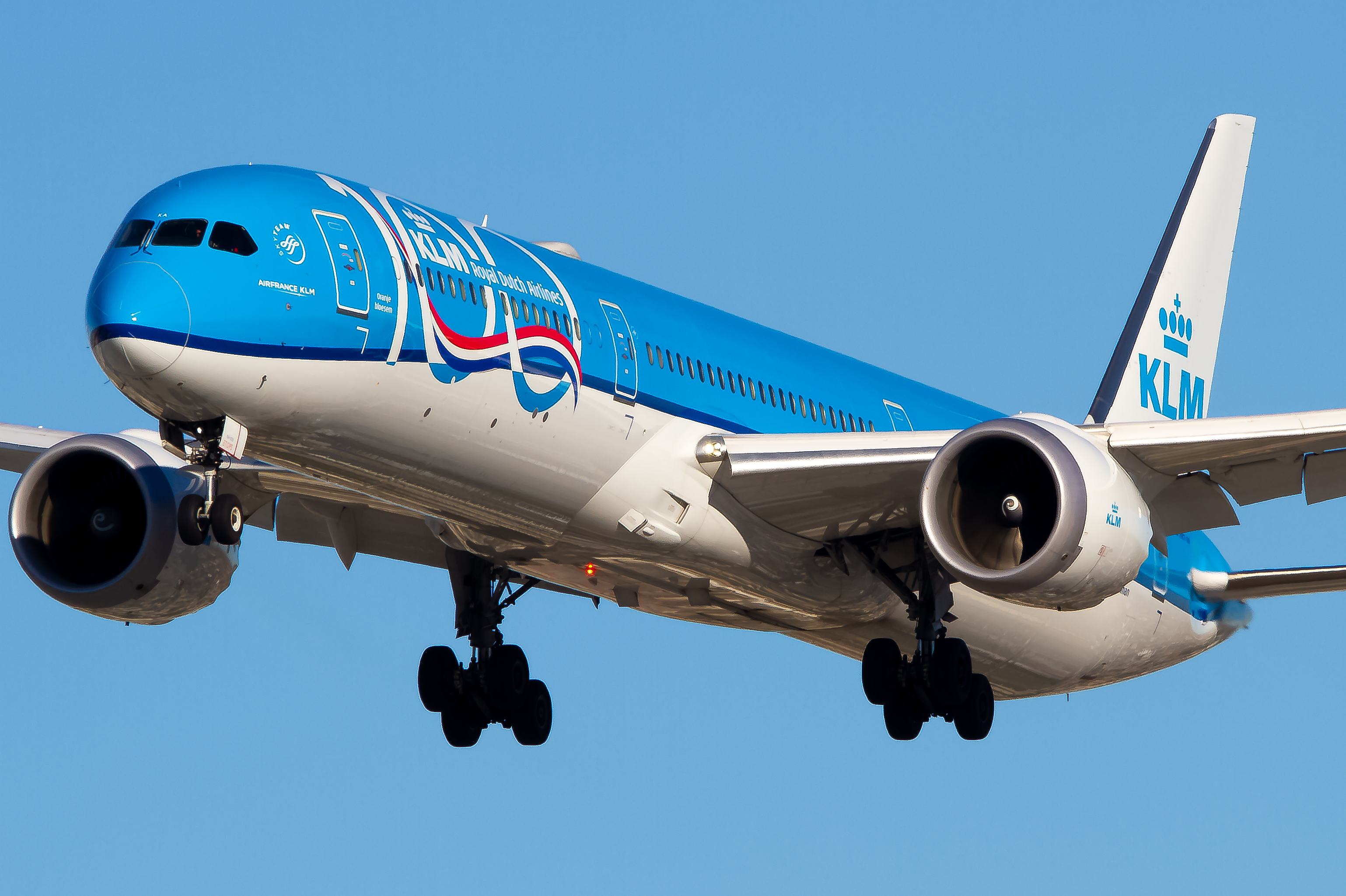 Full size: KLM Boeing 787-10 PH-BKA at Los Angeles International Airport
