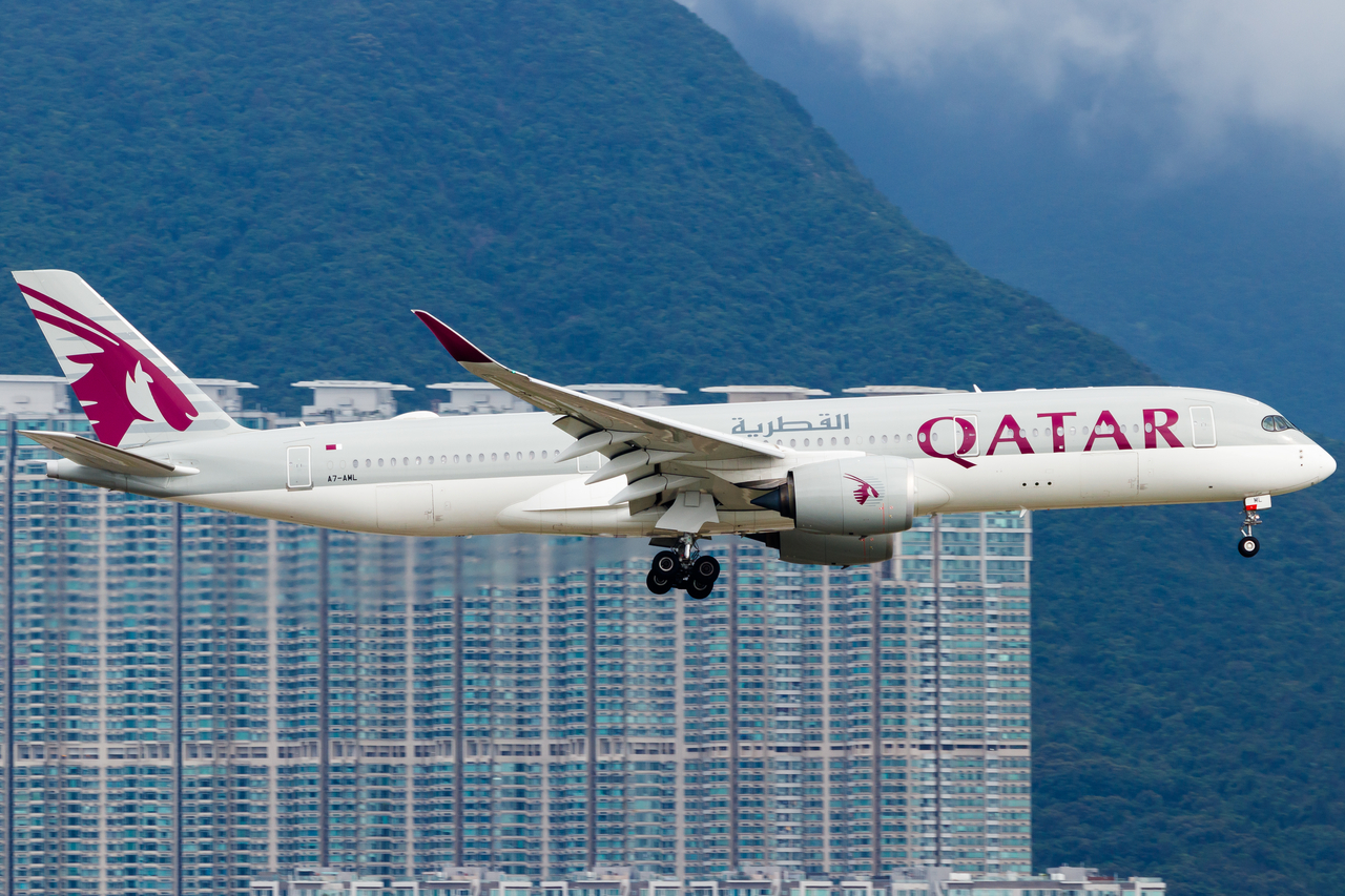 Full size: Qatar Airways Airbus A350-900 A7-AML at Hong Kong International Airport