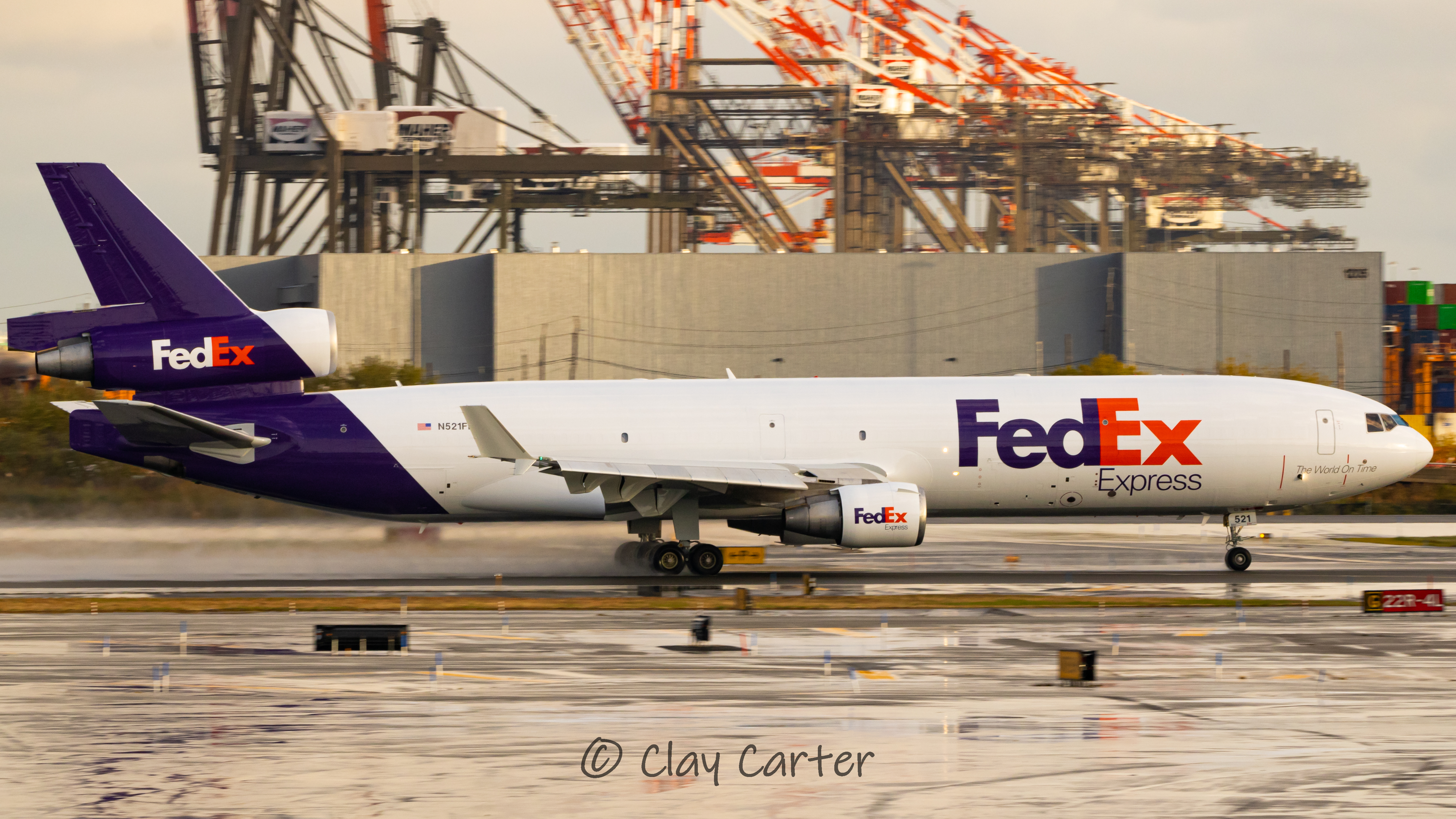 Full size: FedEx McDonnell Douglas MD-11F N521FE at Newark Liberty International Airport