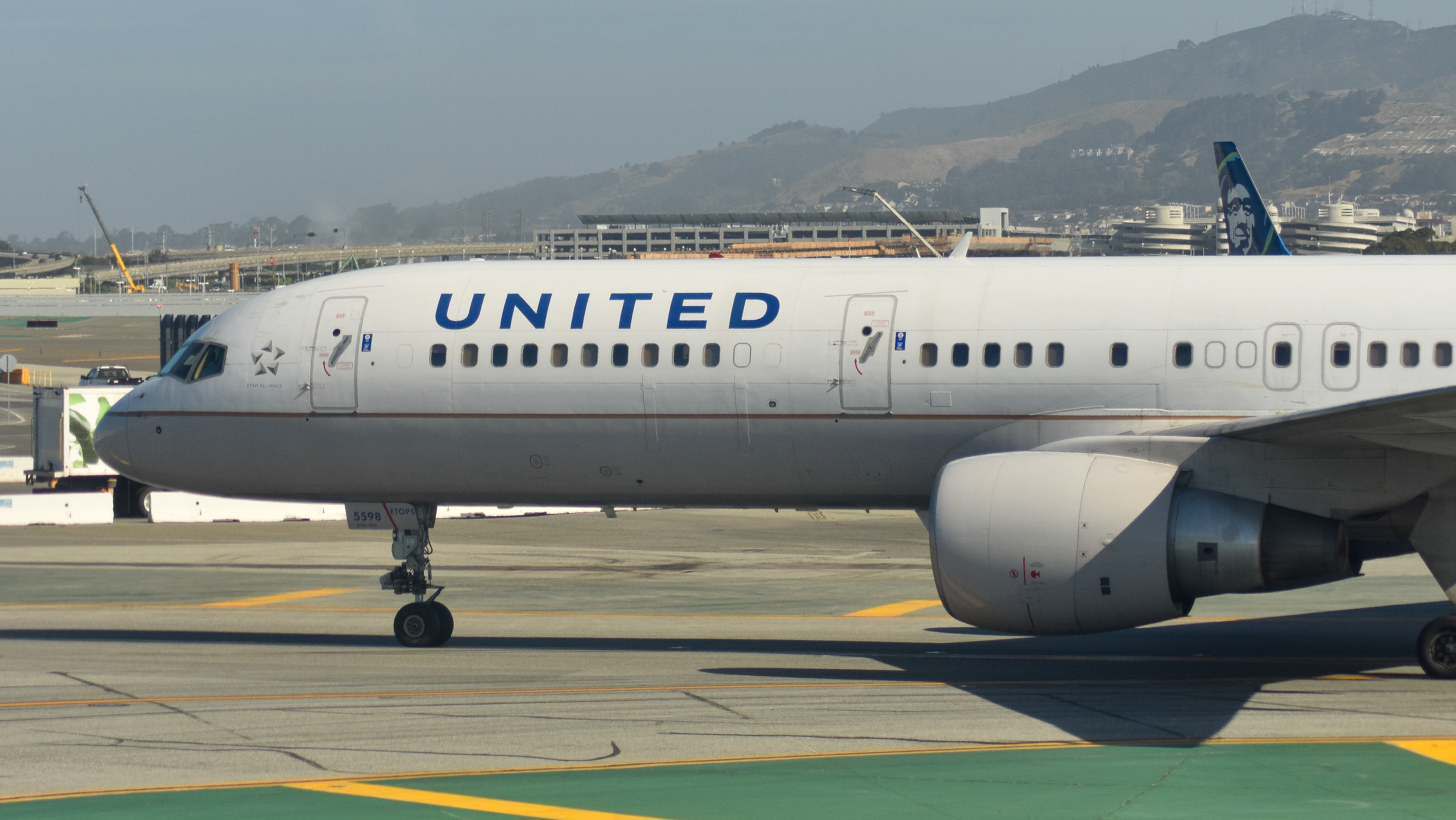 Full size: United Airlines Boeing 757-200 N598UA at San Francisco International Airport