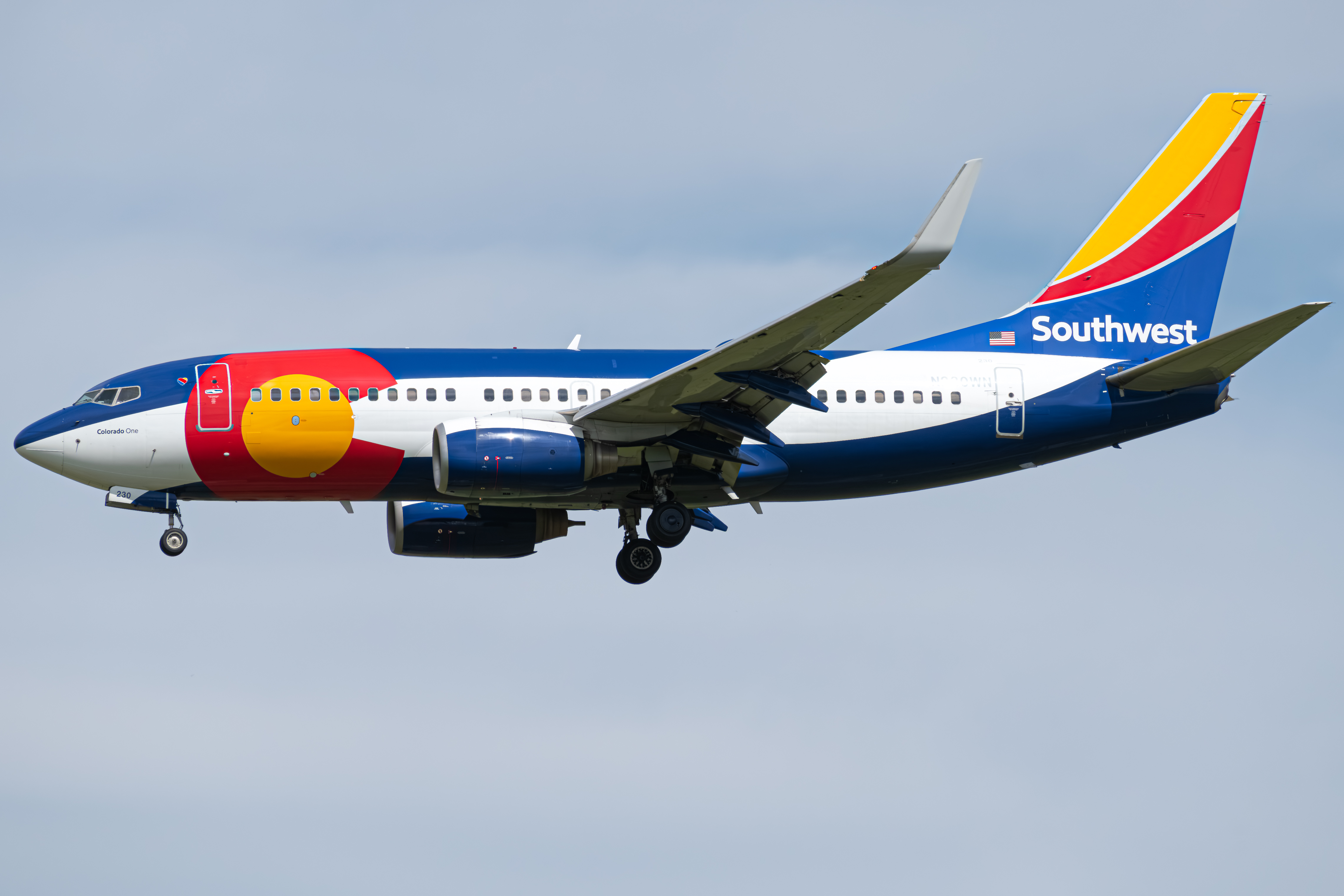 Full size: Southwest Airlines Boeing 737-700 N230WN at Denver International Airport