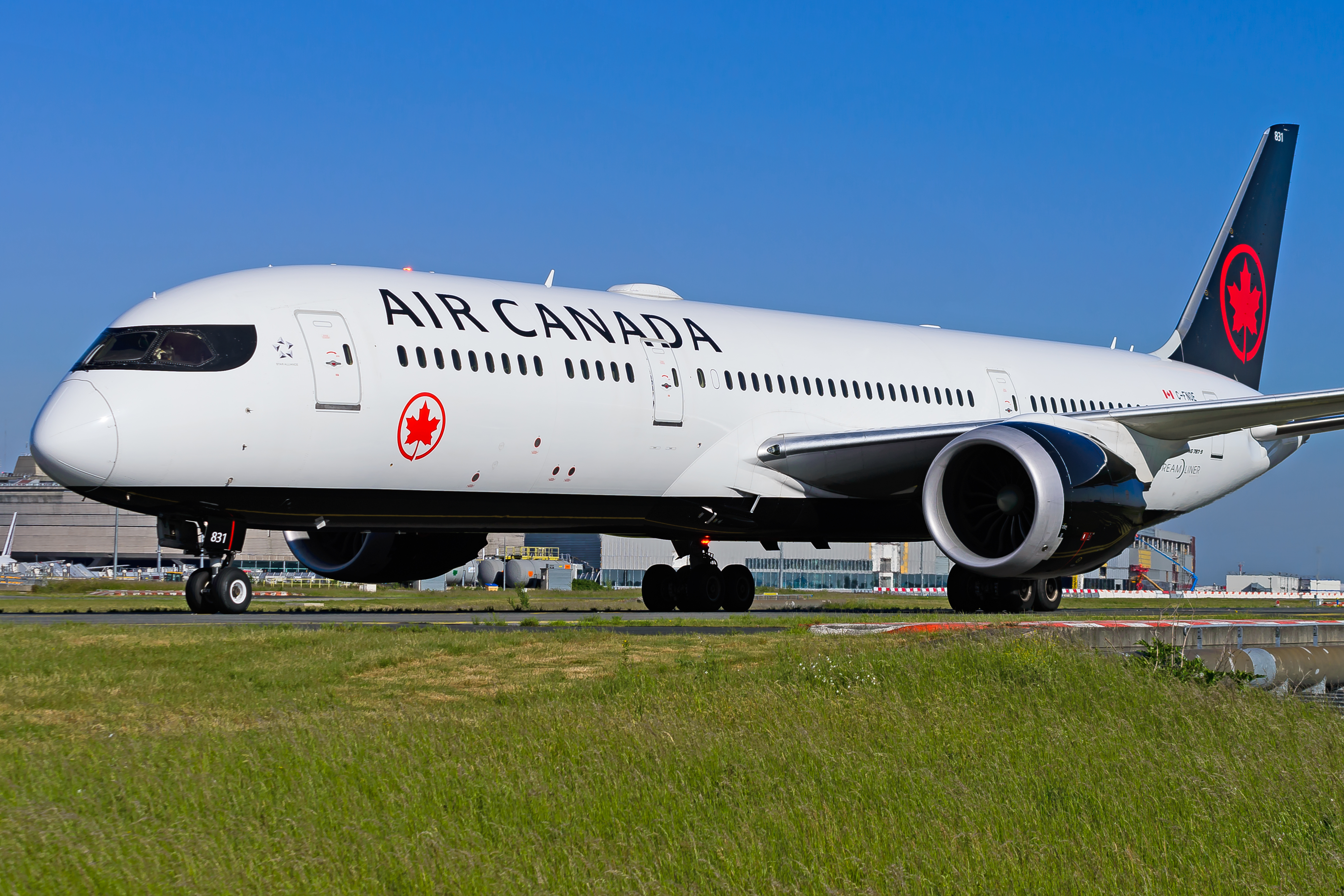 Full size: Air Canada Boeing 787-9 C-FNOE at Paris Charles de Gaulle Airport