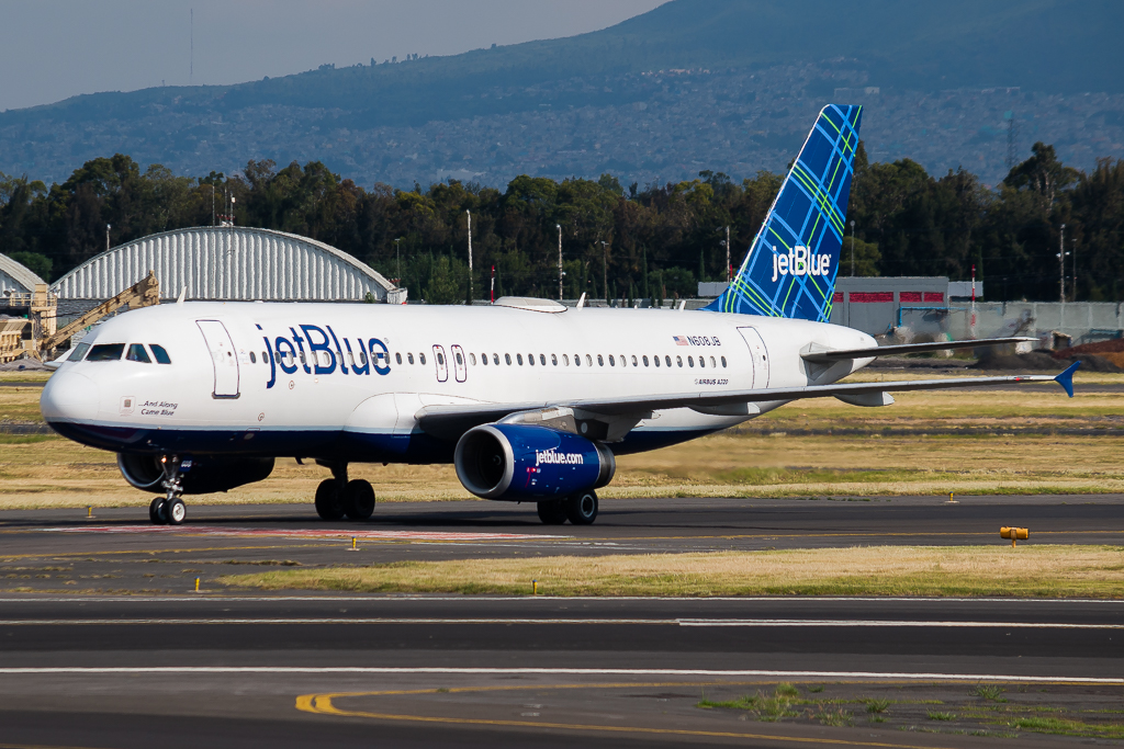 Full size: JetBlue Airways Airbus A320 N608JB at Mexico City International Airport