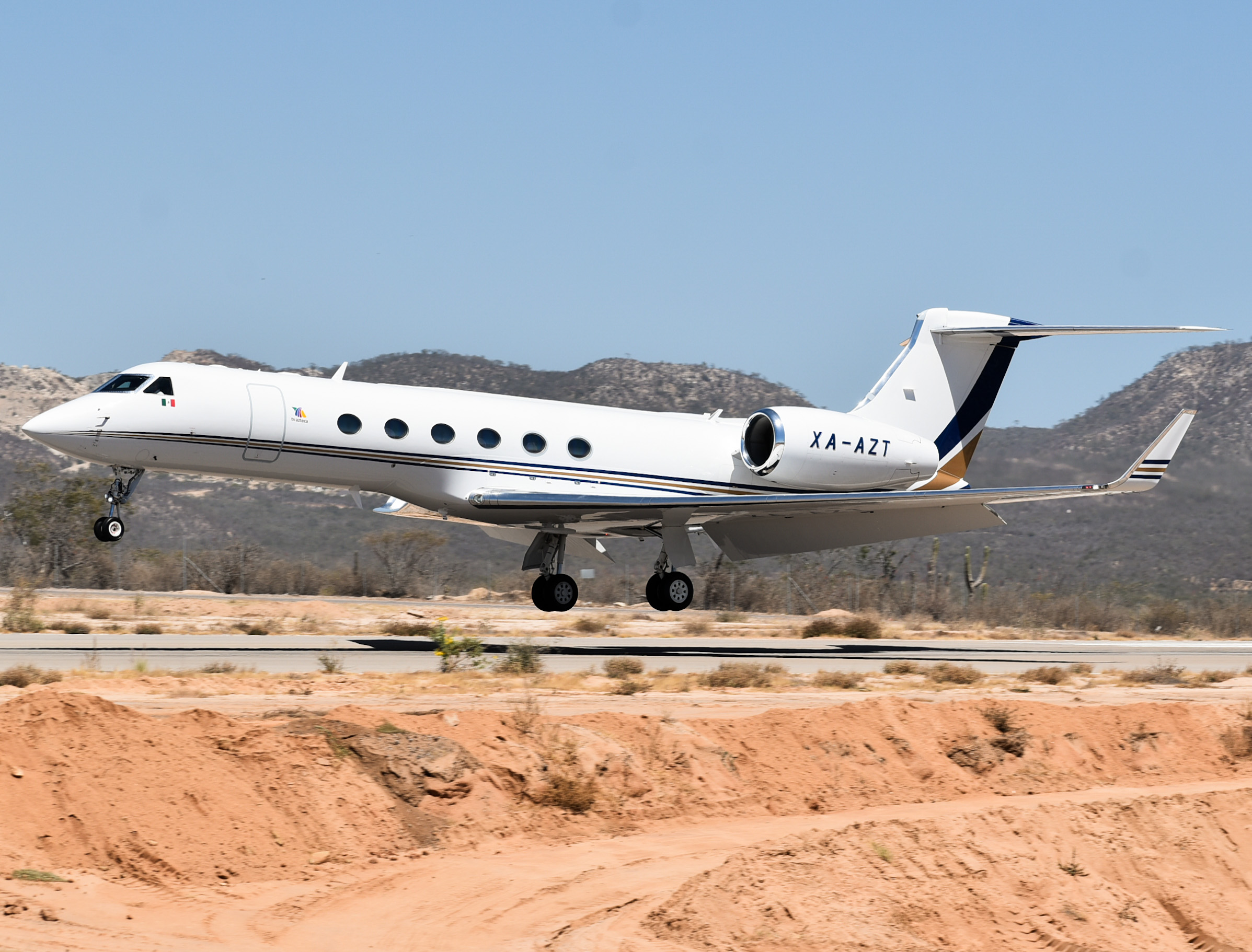 Full size: PRIVATE Gulfstream V XA-AZT at Aeropuerto de Cabo San Lucas Internacional