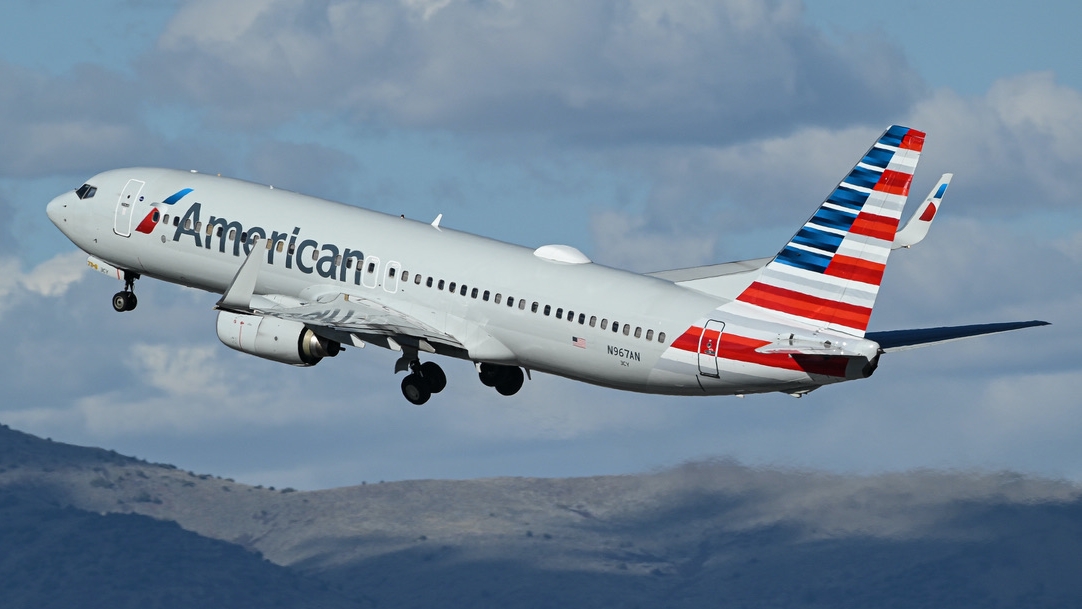 Full size: American Airlines Boeing 737-800 N967AN at Reno/Tahoe International Airport