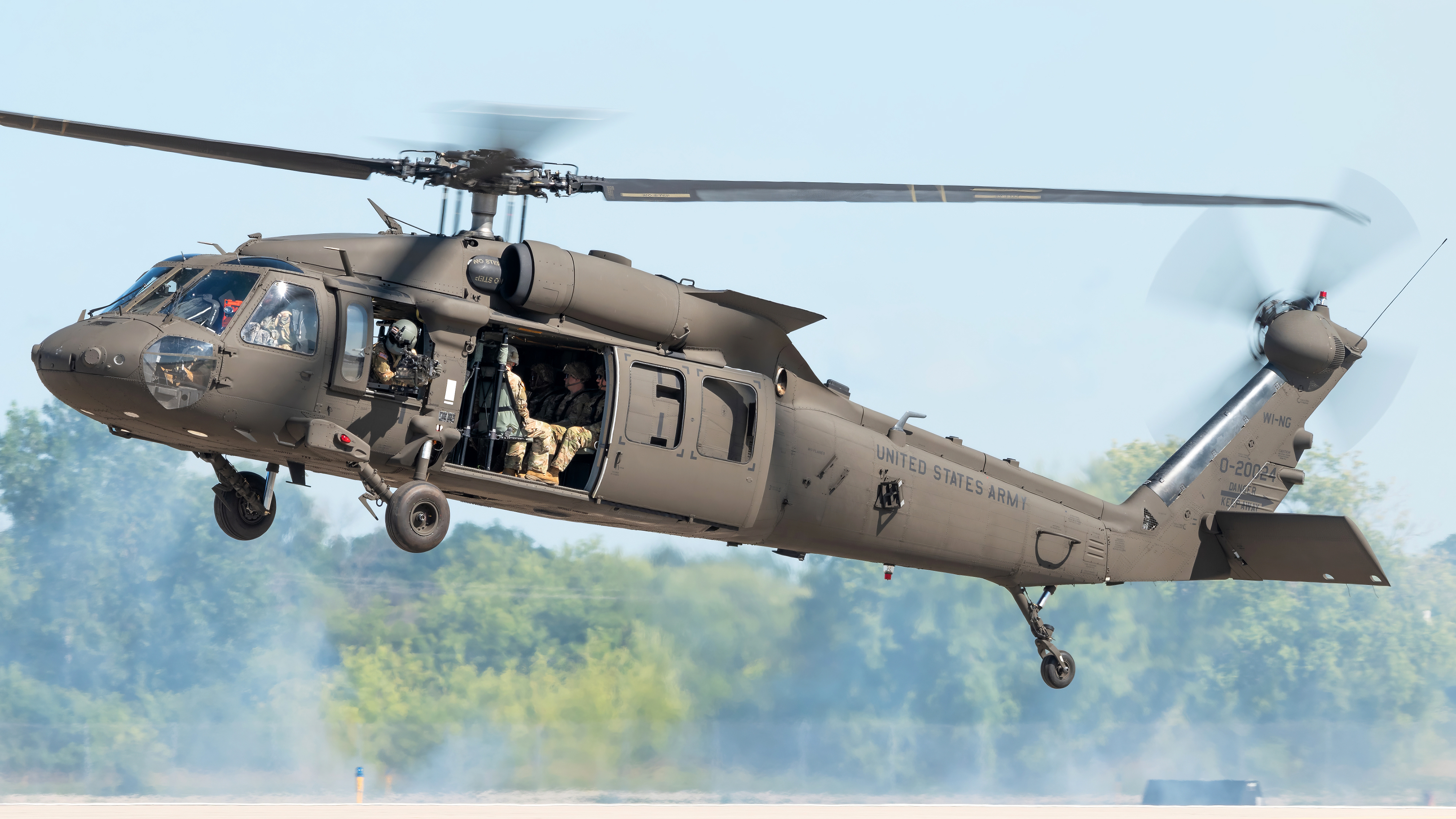 Full size: USA - United States Army Sikorsky UH-60L Blackhawk 07-20024 at Wittman Regional Airport