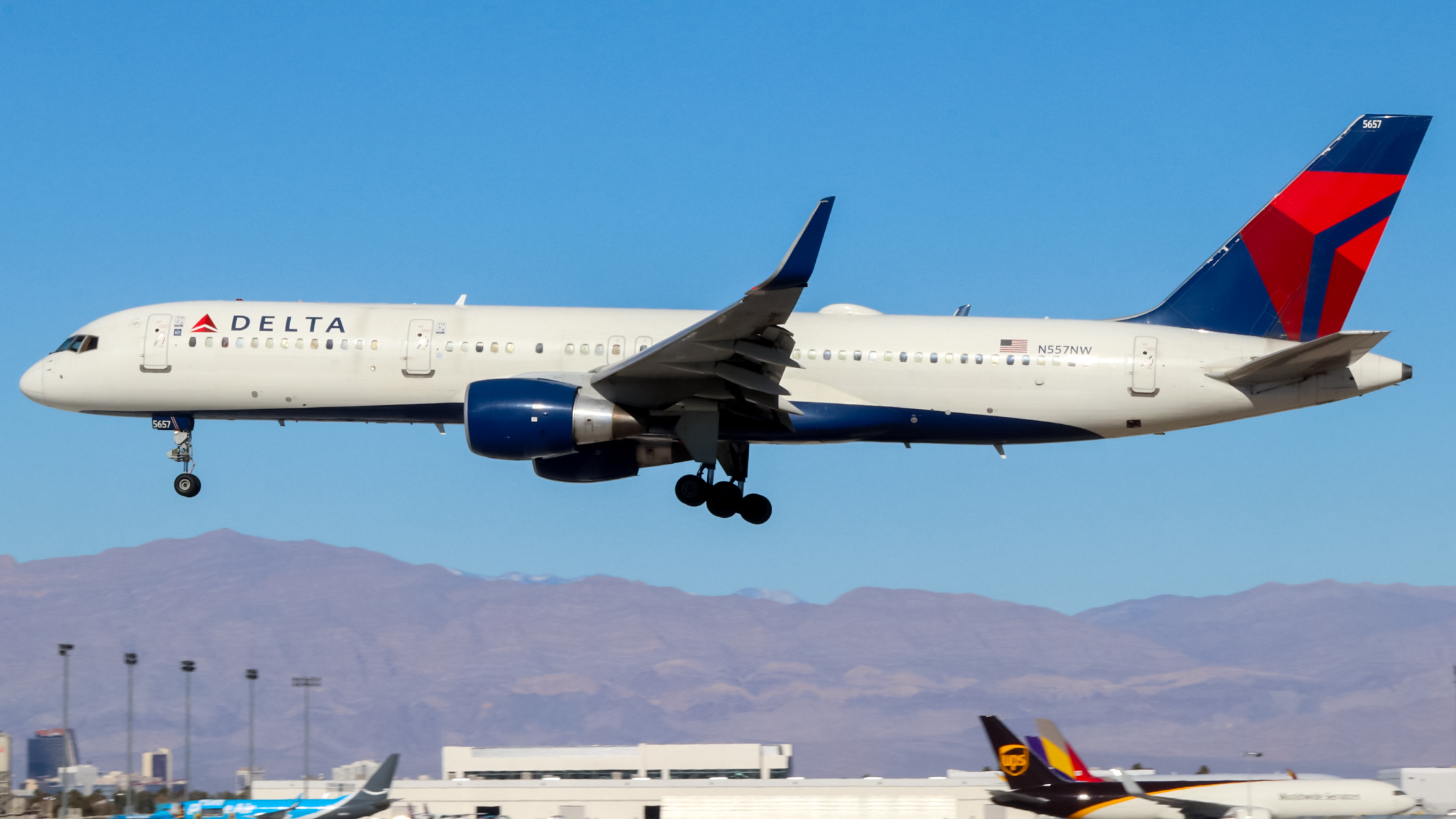 Full size: Delta Airlines Boeing 757-200 N557NW at Harry Reid International Airport