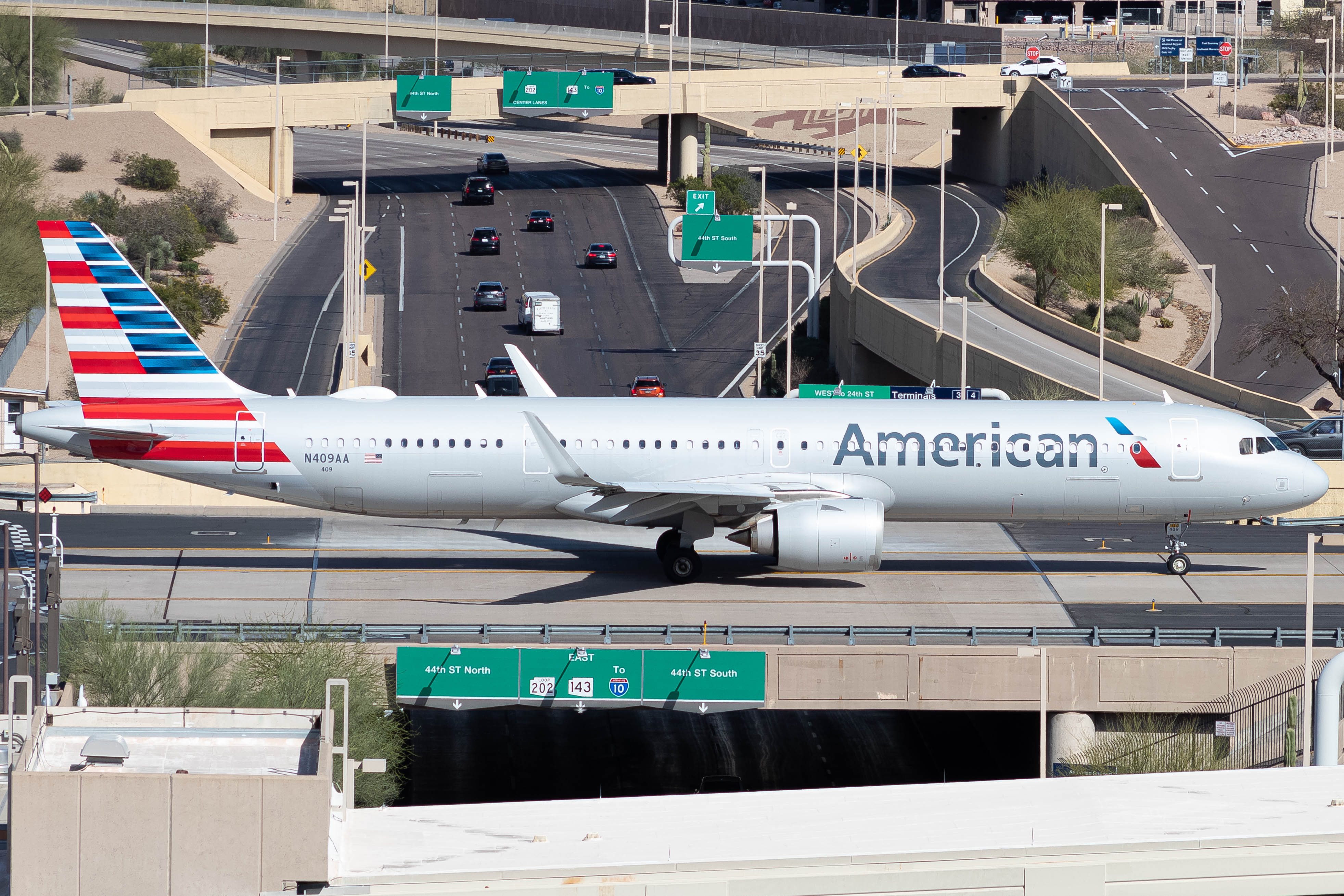 Full size: American Airlines Airbus A321NEO N409AA at Phoenix Sky Harbor International Airport