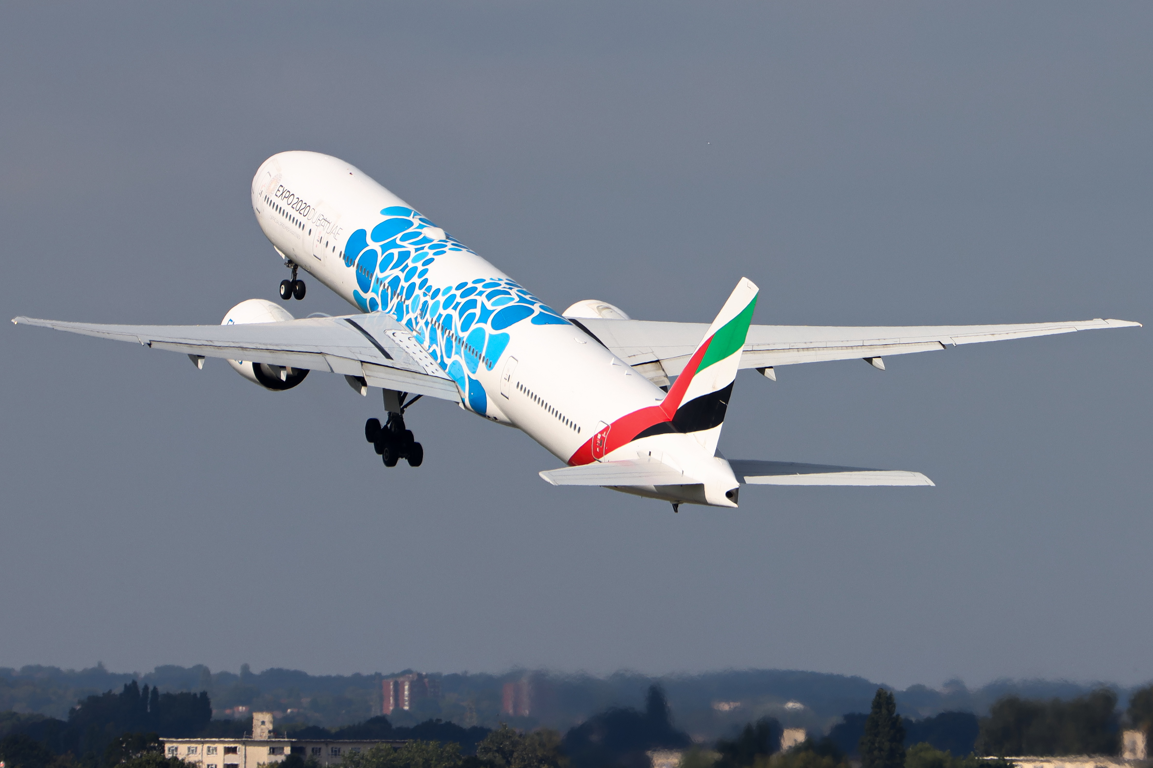 Full size: Emirates Boeing 777-300ER A6-ENI at Birmingham Airport
