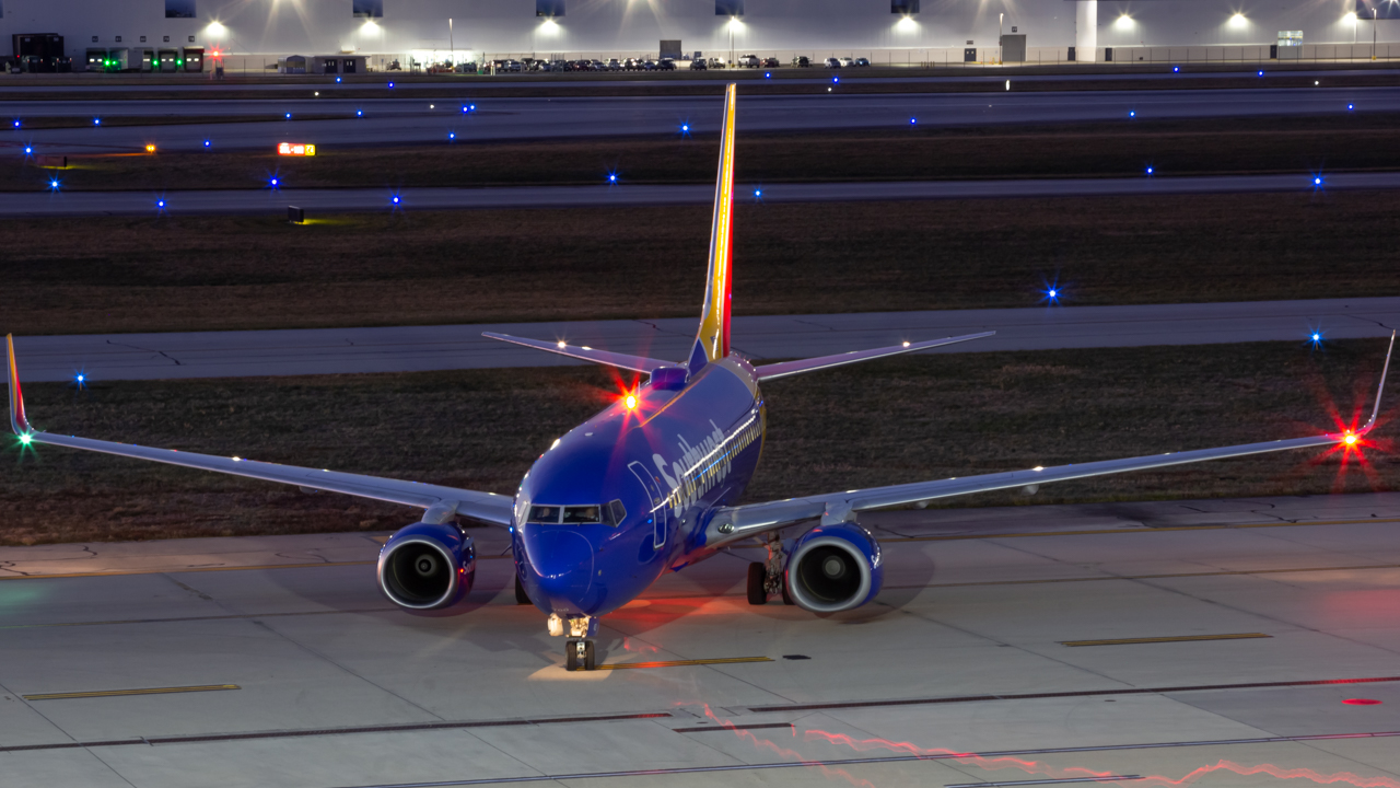 Full size: Southwest Airlines Boeing 737-700 N452WN at John Glenn Columbus International Airport
