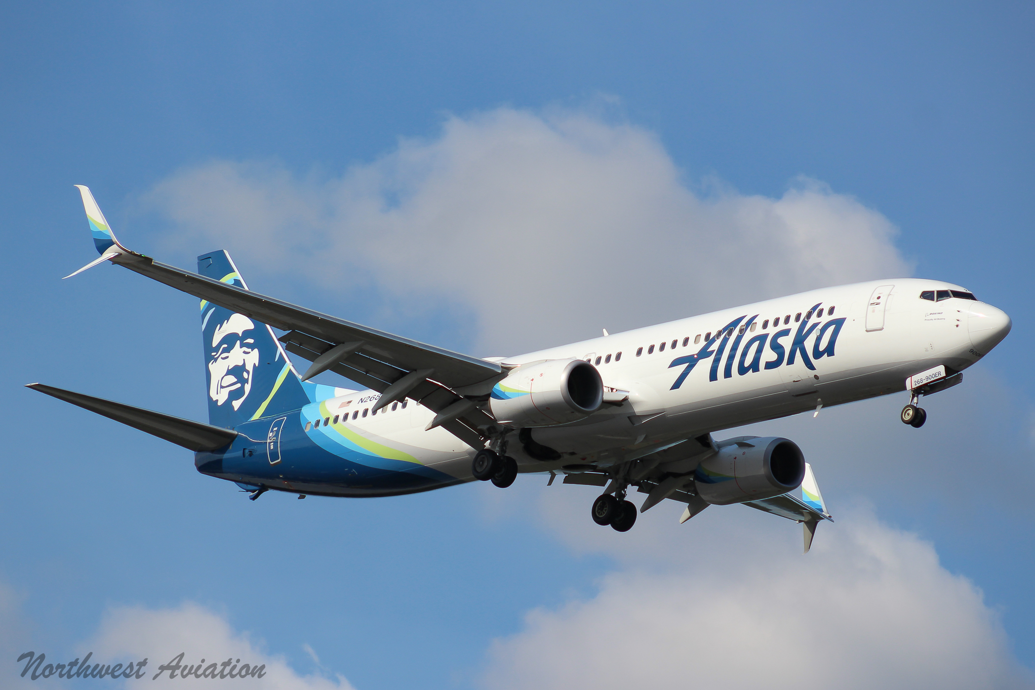 Full size: Alaska Airlines Boeing 737-900ER N266AK at Seattle-Tacoma International Airport