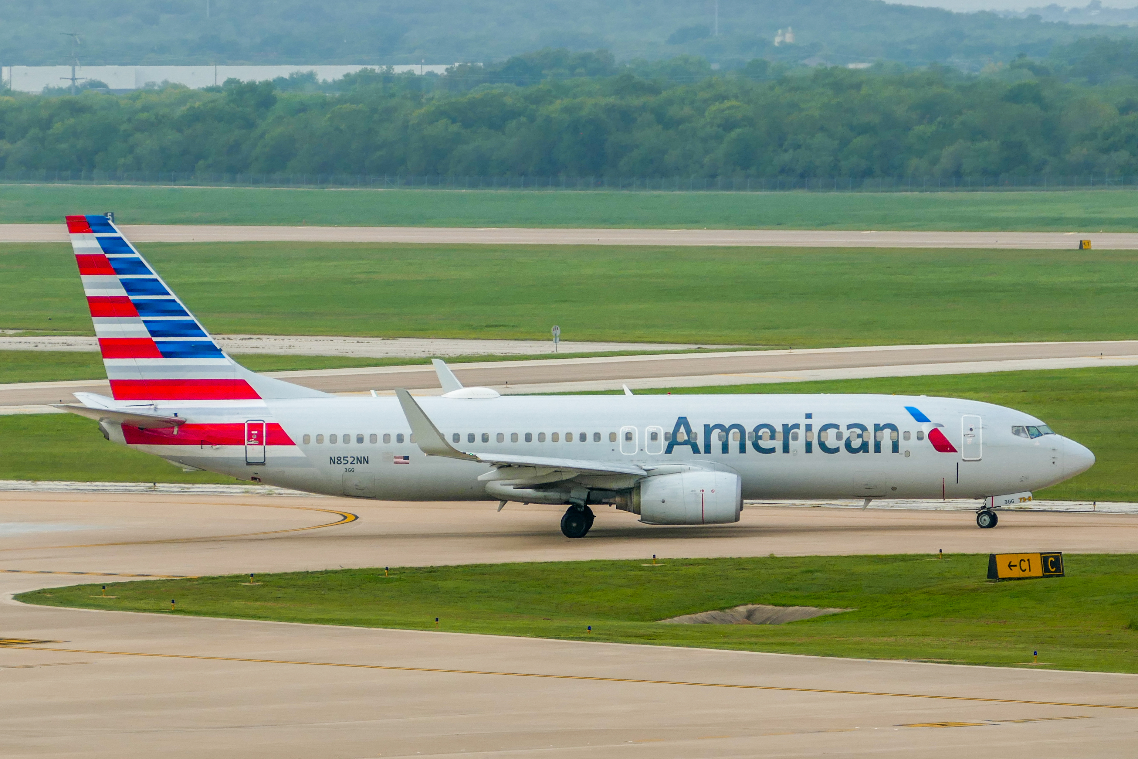Full size: American Airlines Boeing 737-800 N852NN at Austin-Bergstrom International Airport