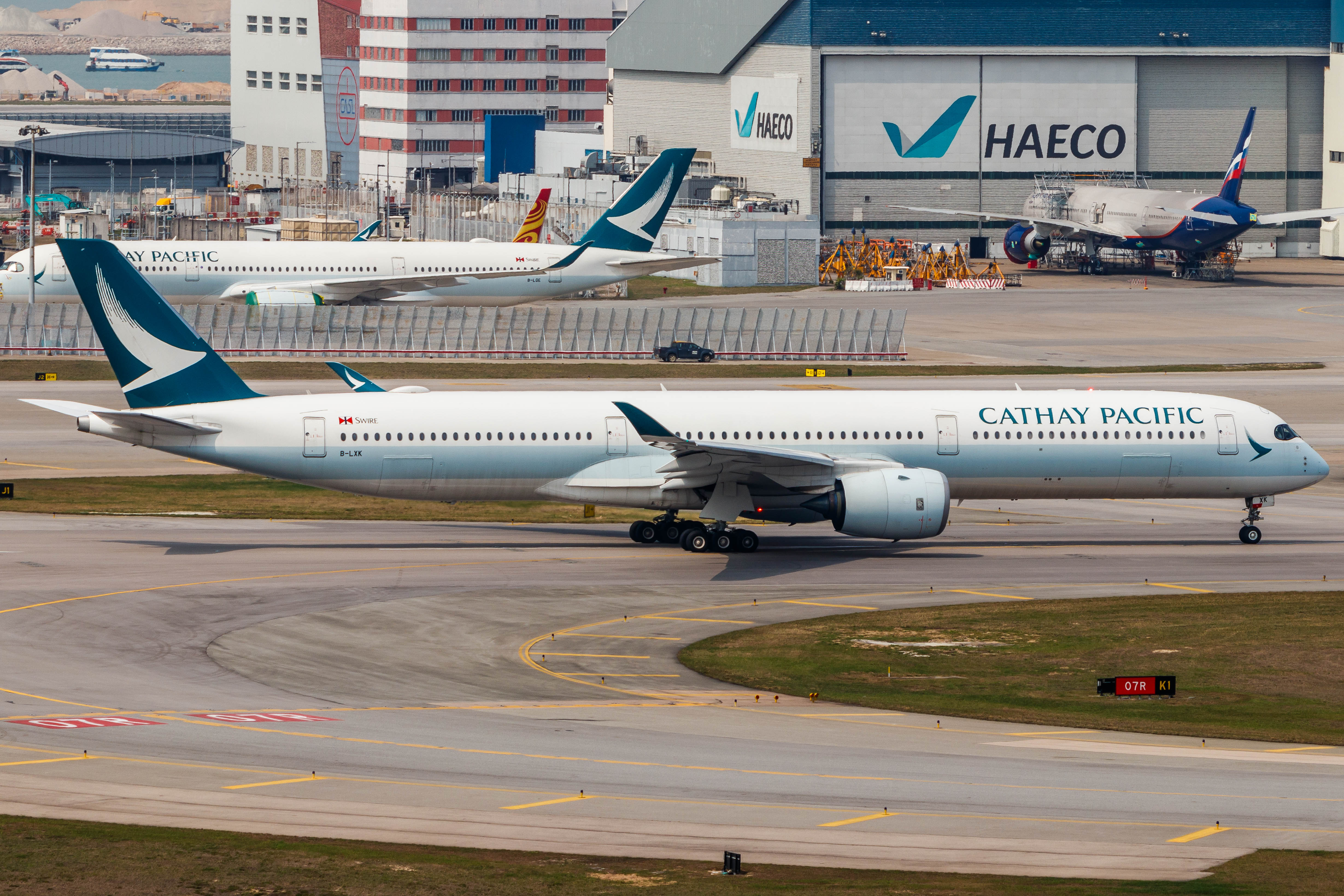Full size: Cathay Pacific Airbus A350-1000 B-LXK at Hong Kong International Airport
