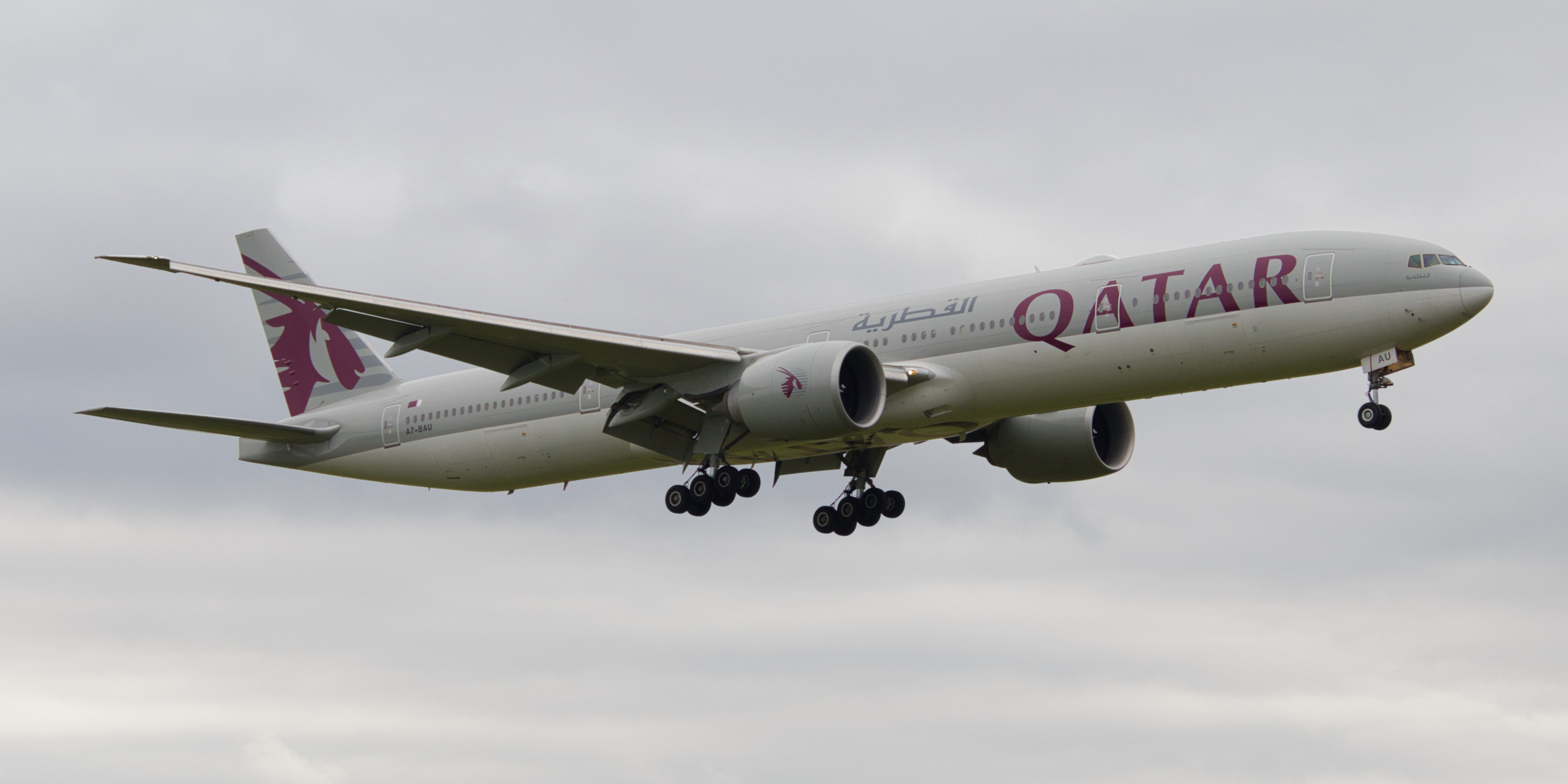 Full size: Qatar Airways Boeing 777-300ER A7-BAU at Manchester Airport