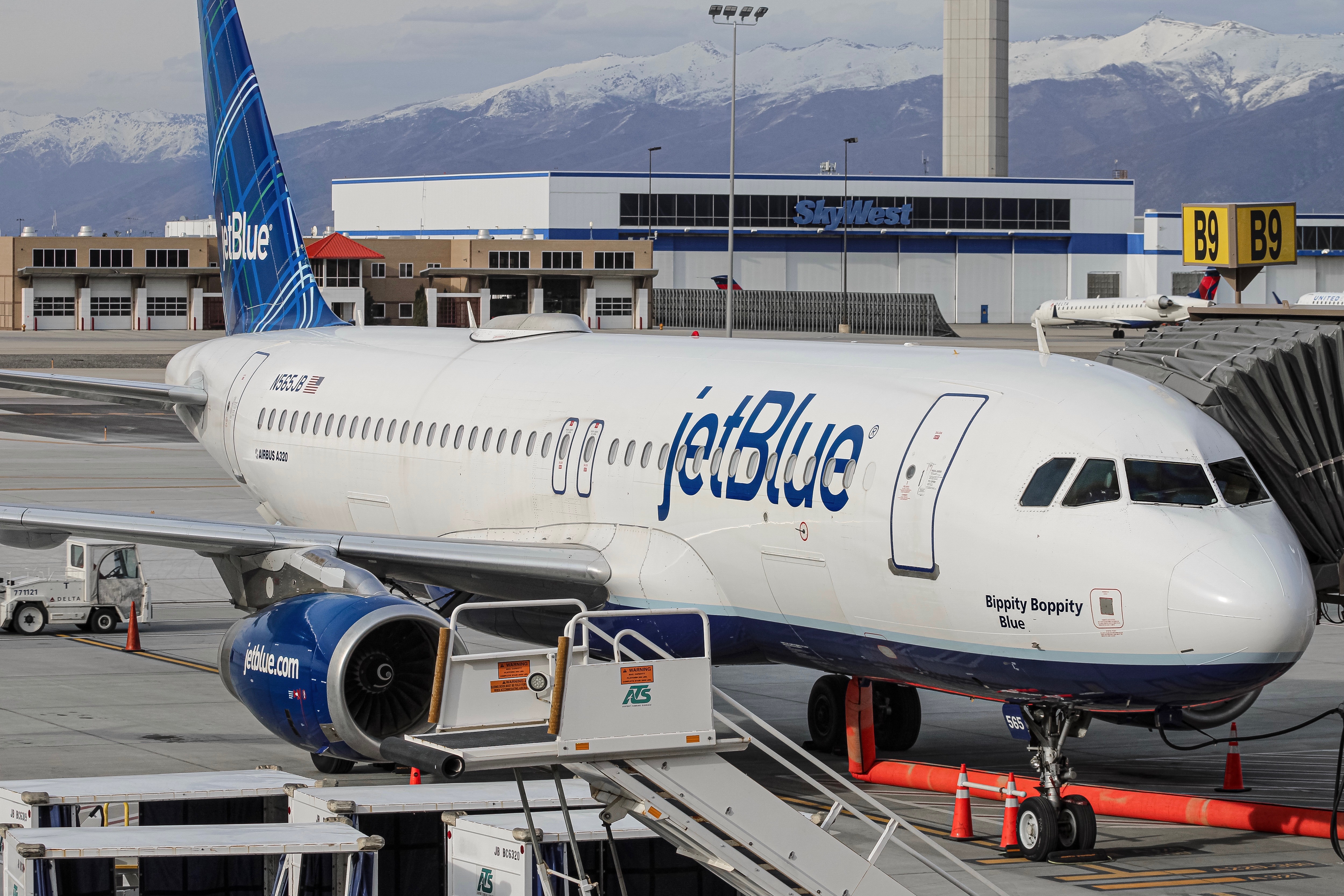Full size: JetBlue Airways Airbus A320 N565JB at Salt Lake City International Airport