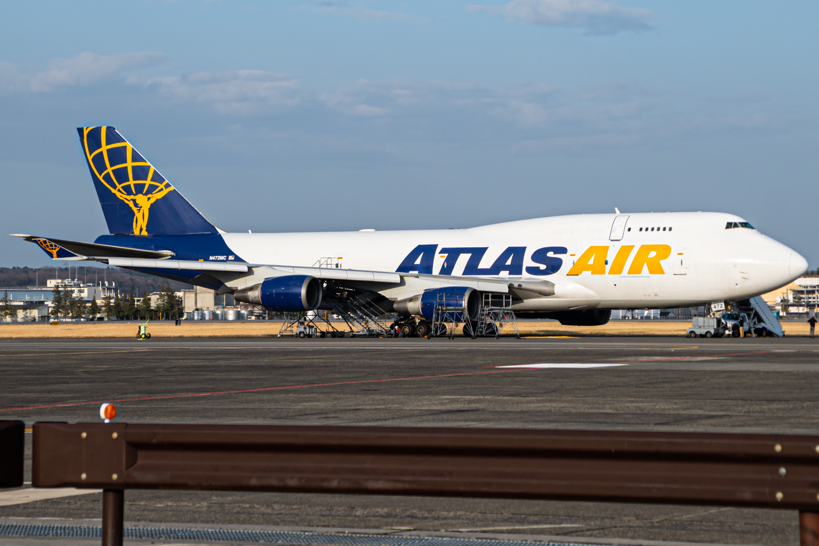 Full size: Atlas Air Boeing 747-400BCF N472MC at Yokota Air Base