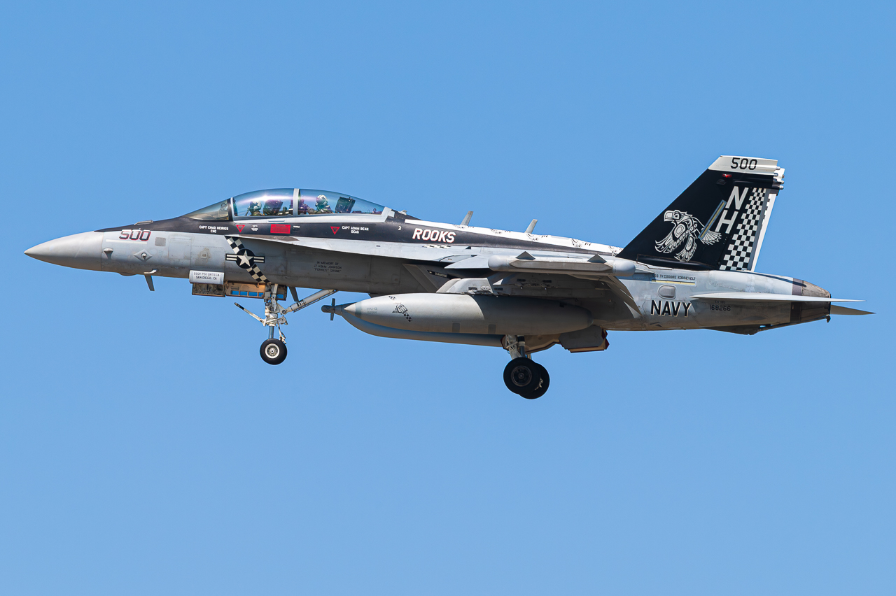 Full size: USN - United States Navy Boeing EA-18G Growler 168266 at North Island NAS