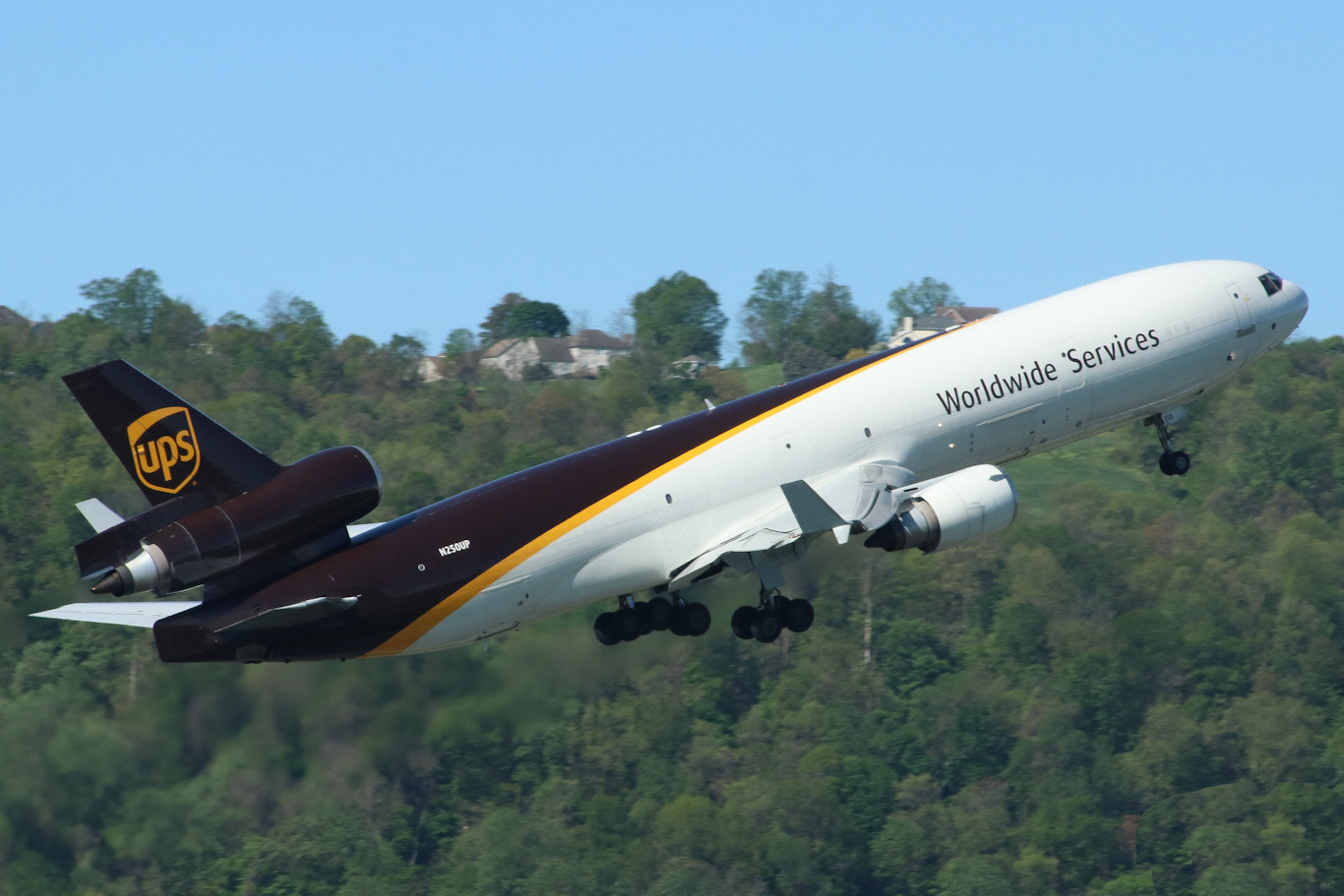Full size: United Parcel Service McDonnell Douglas MD-11F N250UP at Harrisburg International Airport