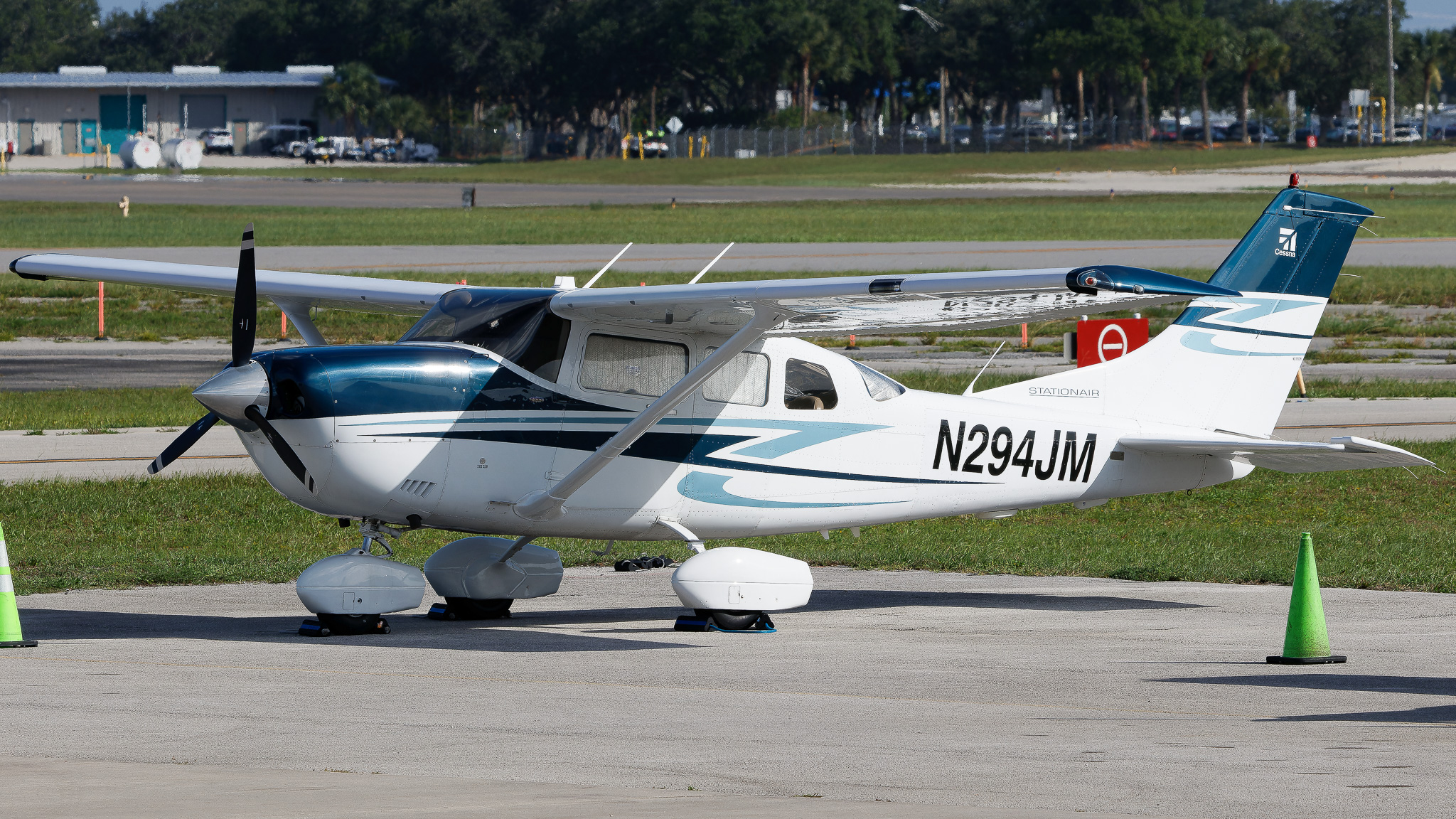 Full size: PRIVATE Cessna 206H Stationair N294JM at Melbourne International Airport