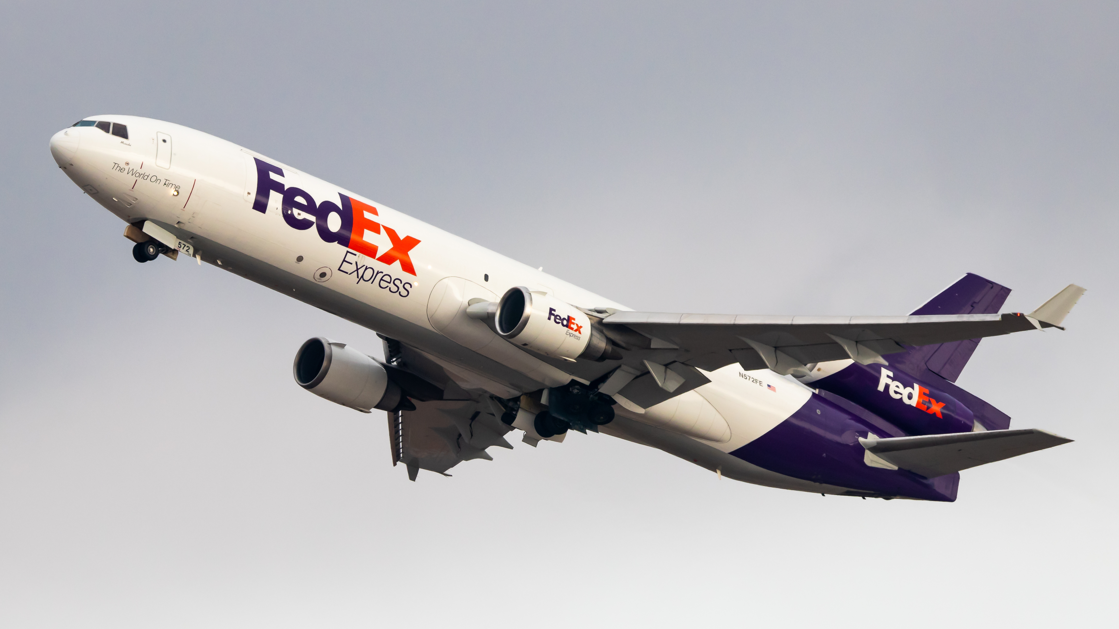 Full size: FedEx McDonnell Douglas MD-11F N572FE at Tokyo-Haneda Airport