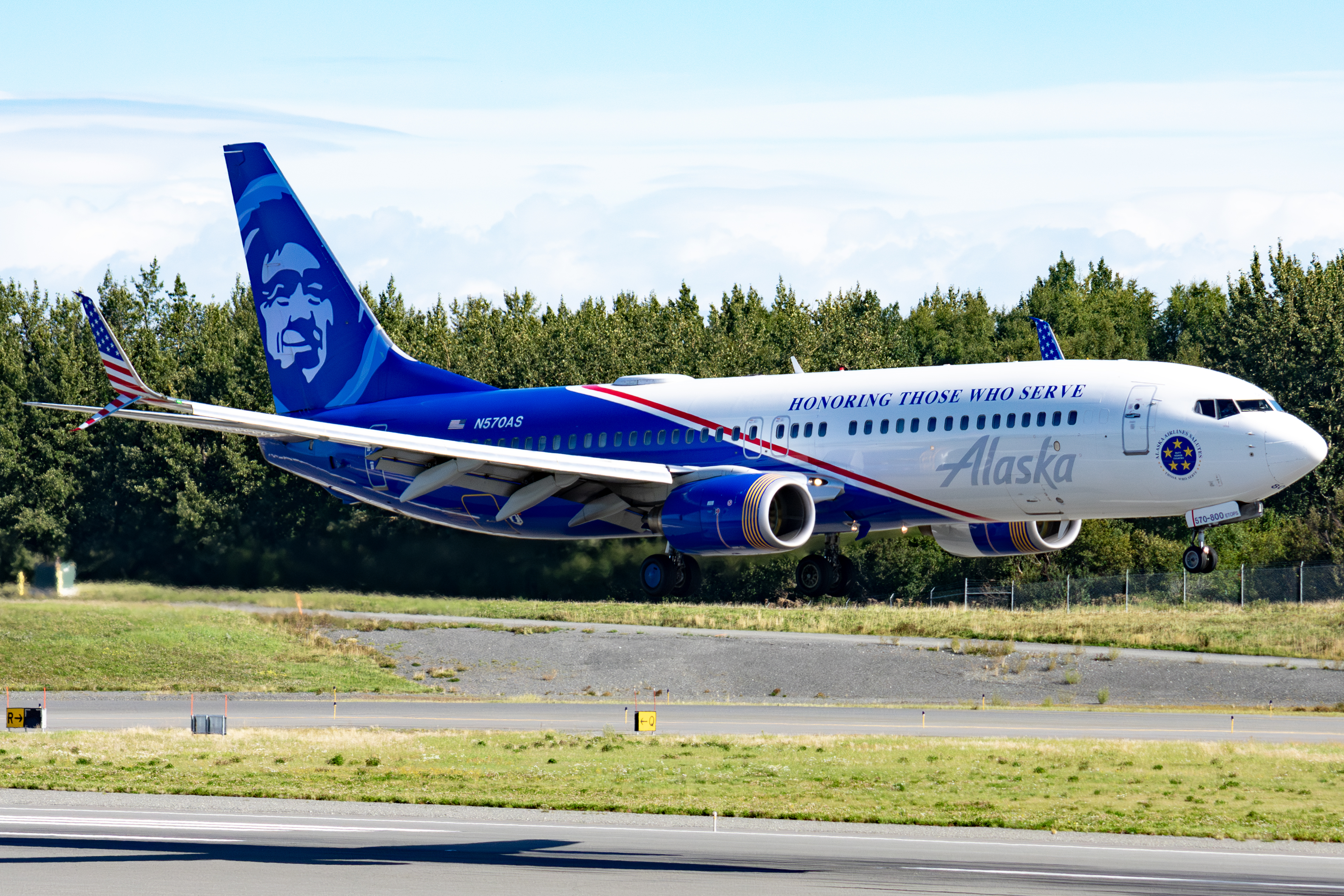 Full size: Alaska Airlines Boeing 737-800 N570AS at Anchorage Ted Stevens International Airport
