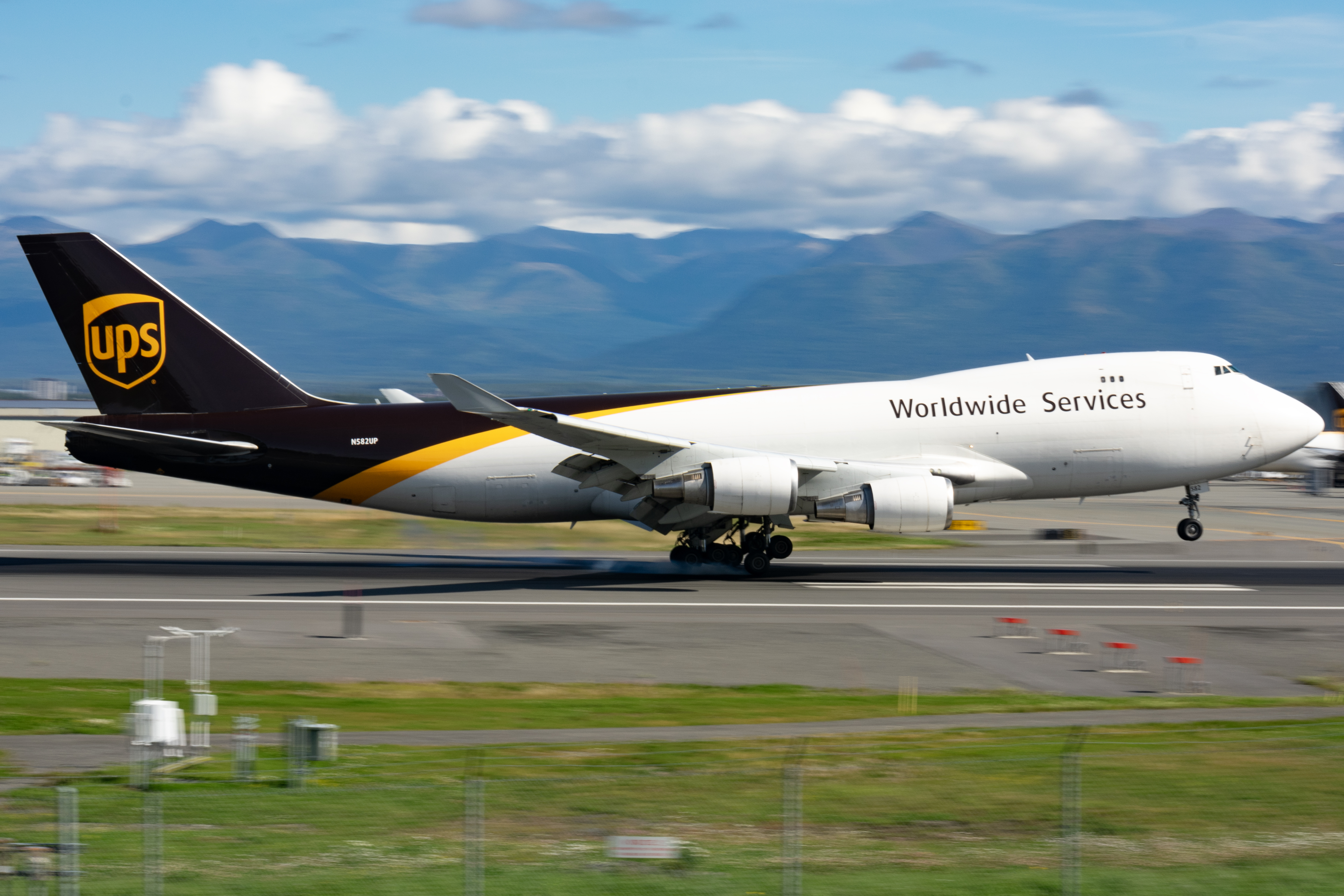 Full size: United Parcel Service Boeing 747-400F N582UP at Anchorage Ted Stevens International Airport