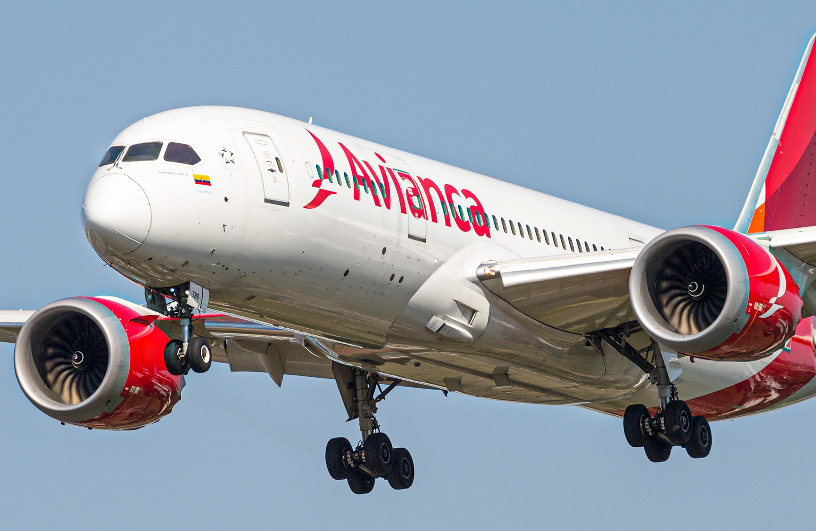 Full size: Avianca Boeing 787-8 N795AV at London Heathrow International Airport