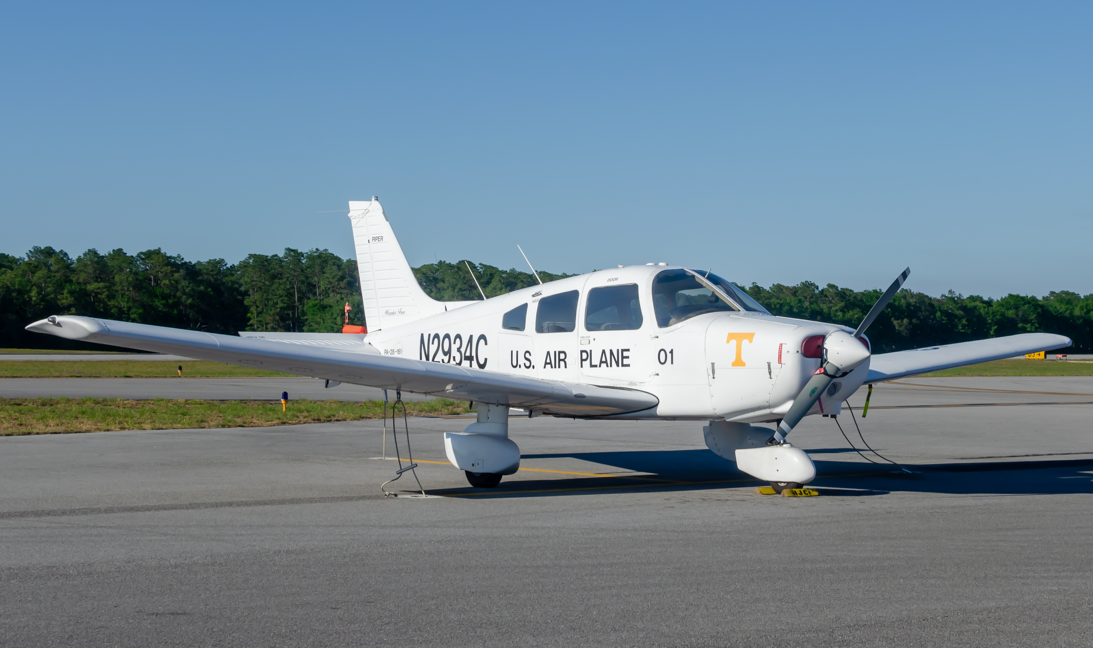Full size: PRIVATE Piper PA-28 N2934C at Pensacola International Airport