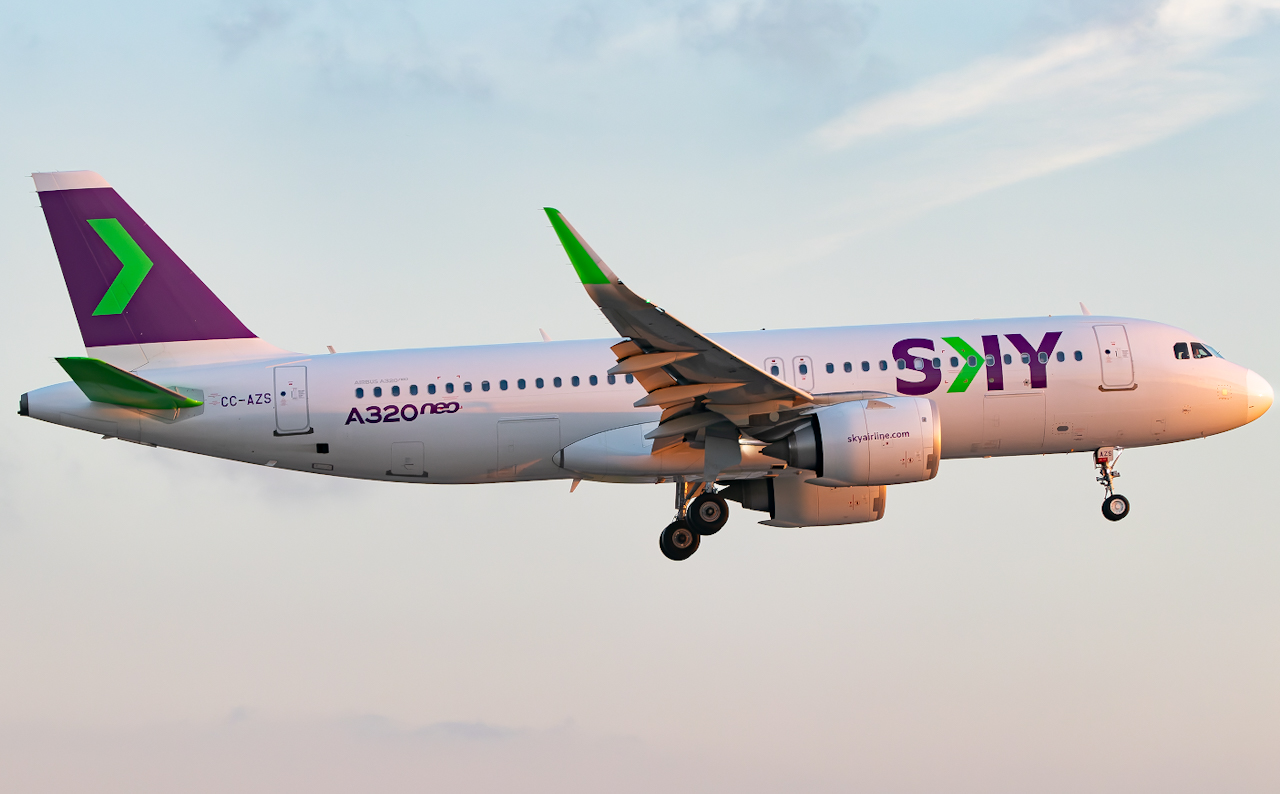 Full size: SKY Airline Airbus A320NEO CC-AZS at Miami International Airport