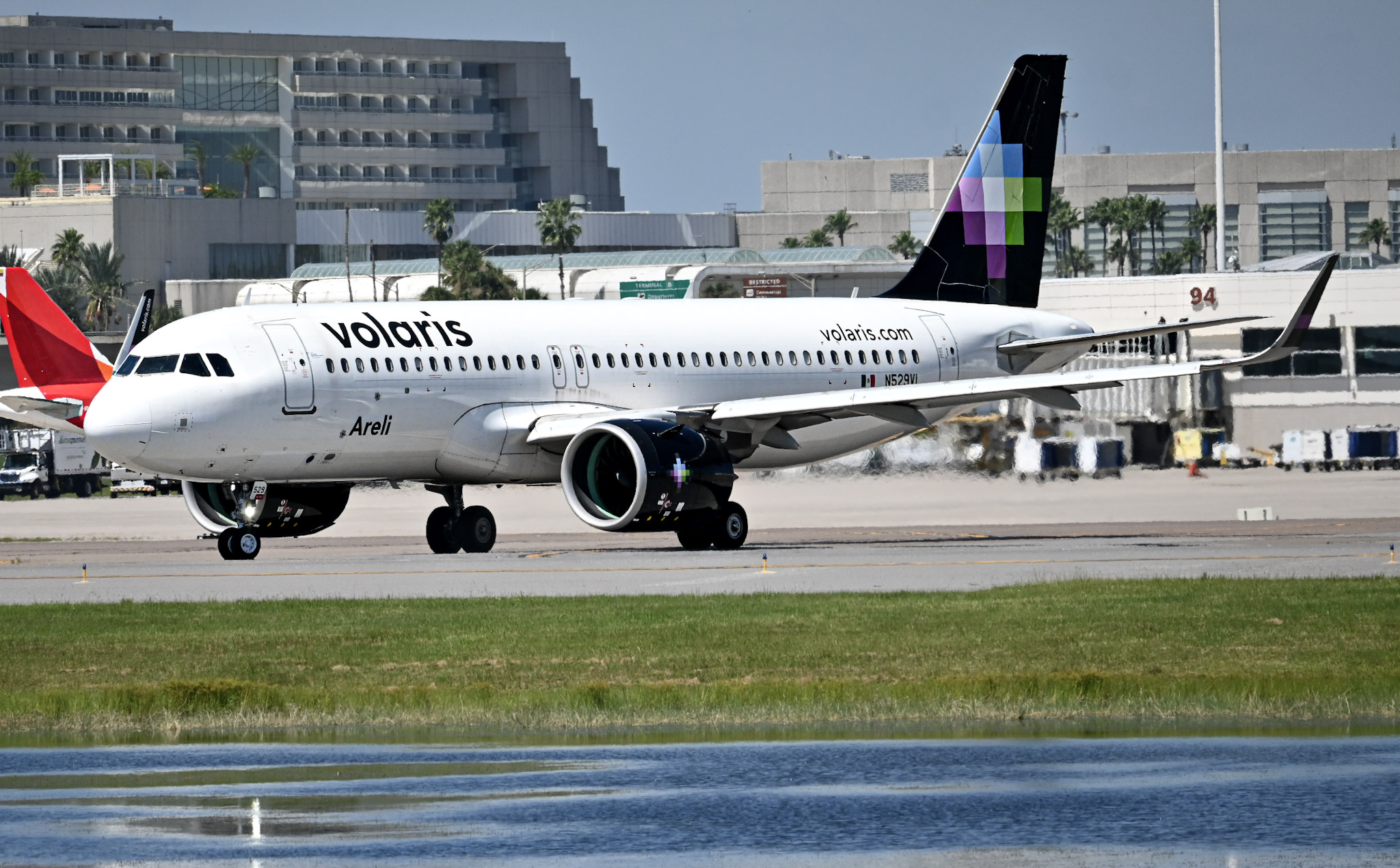Full size: Volaris Airbus A320NEO N529VL at Orlando International Airport