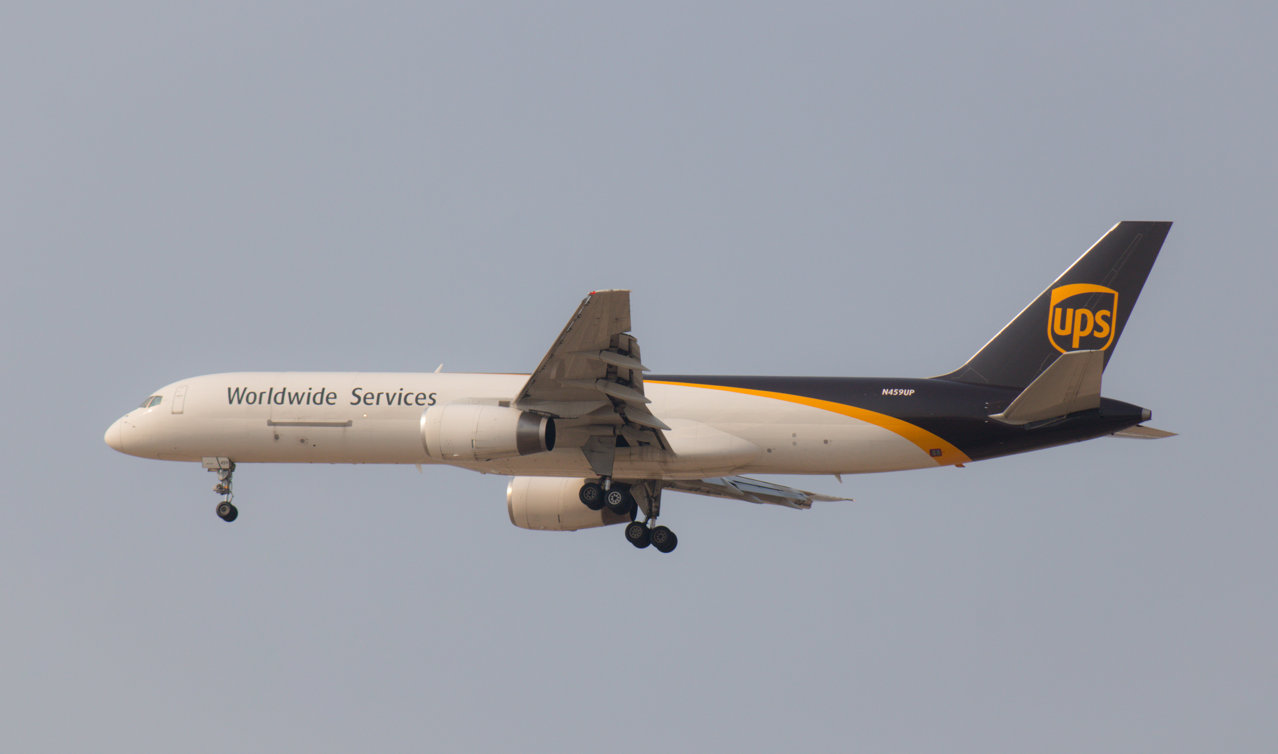 Full size: United Parcel Service Boeing 757-200F N459UP at Boise Air Terminal/Gowen Field