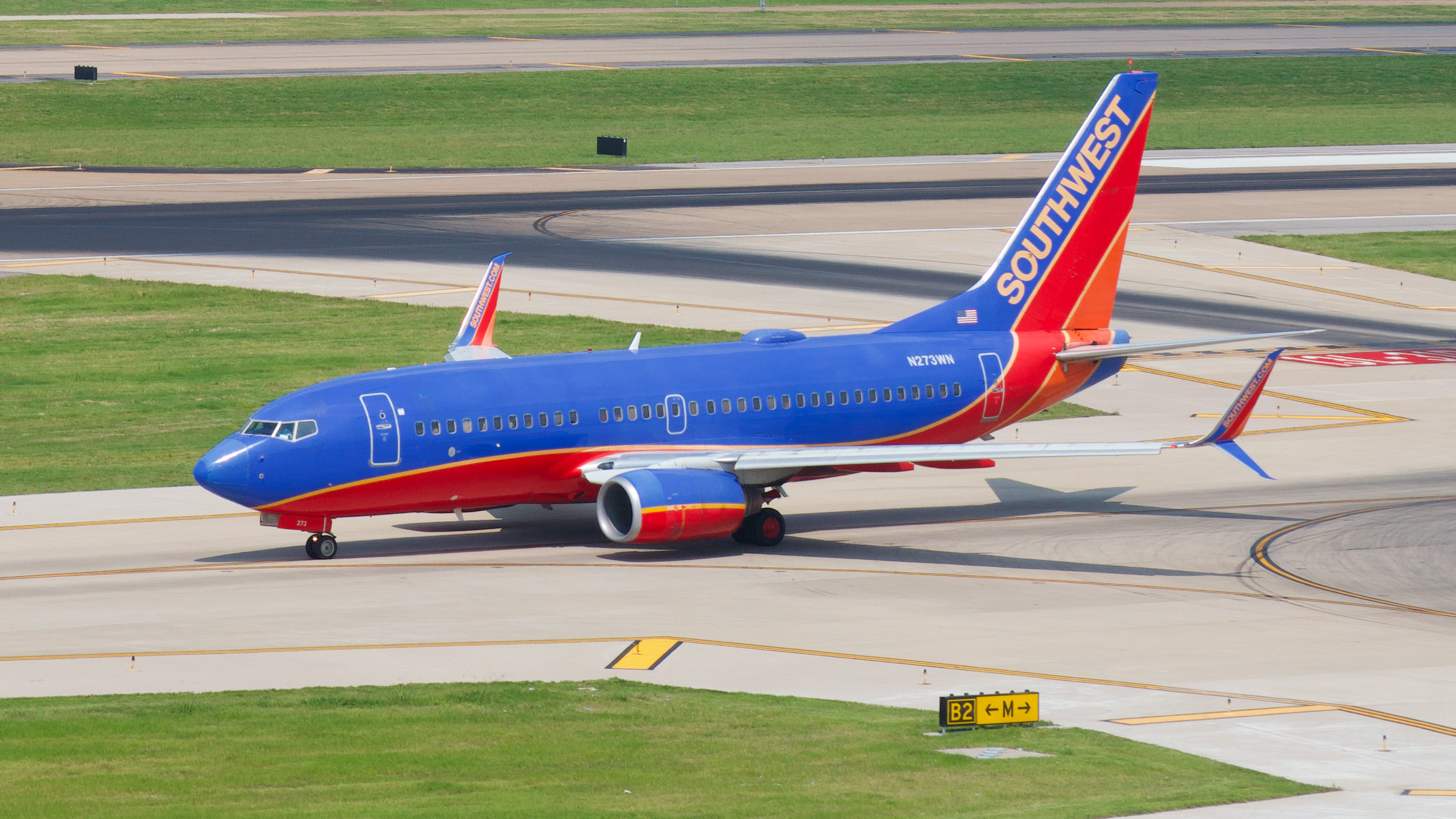 Full size: Southwest Airlines Boeing 737-700 N273WN at Dallas Love Field Airport