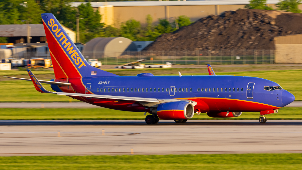Full size: Southwest Airlines Boeing 737-700 N246LV at John Glenn Columbus International Airport