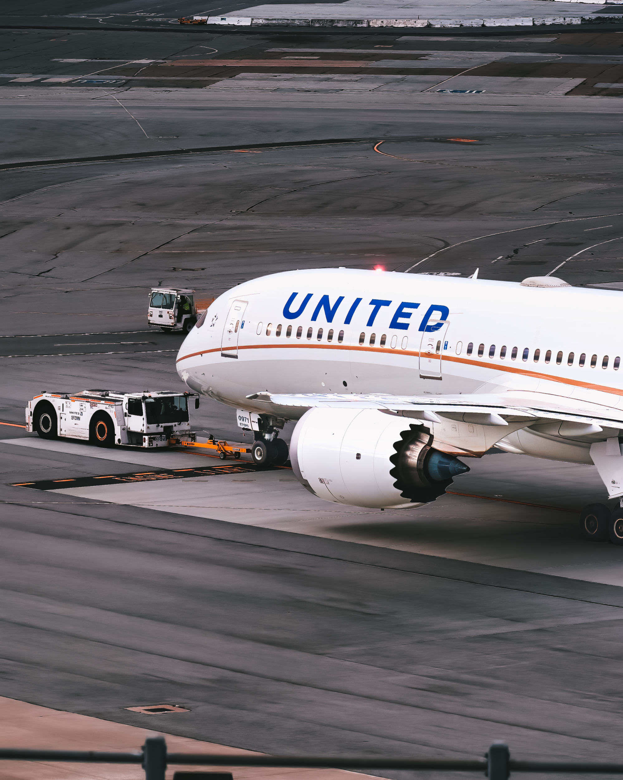 Full size: United Airlines Boeing 787-9 N29971 at San Francisco International Airport