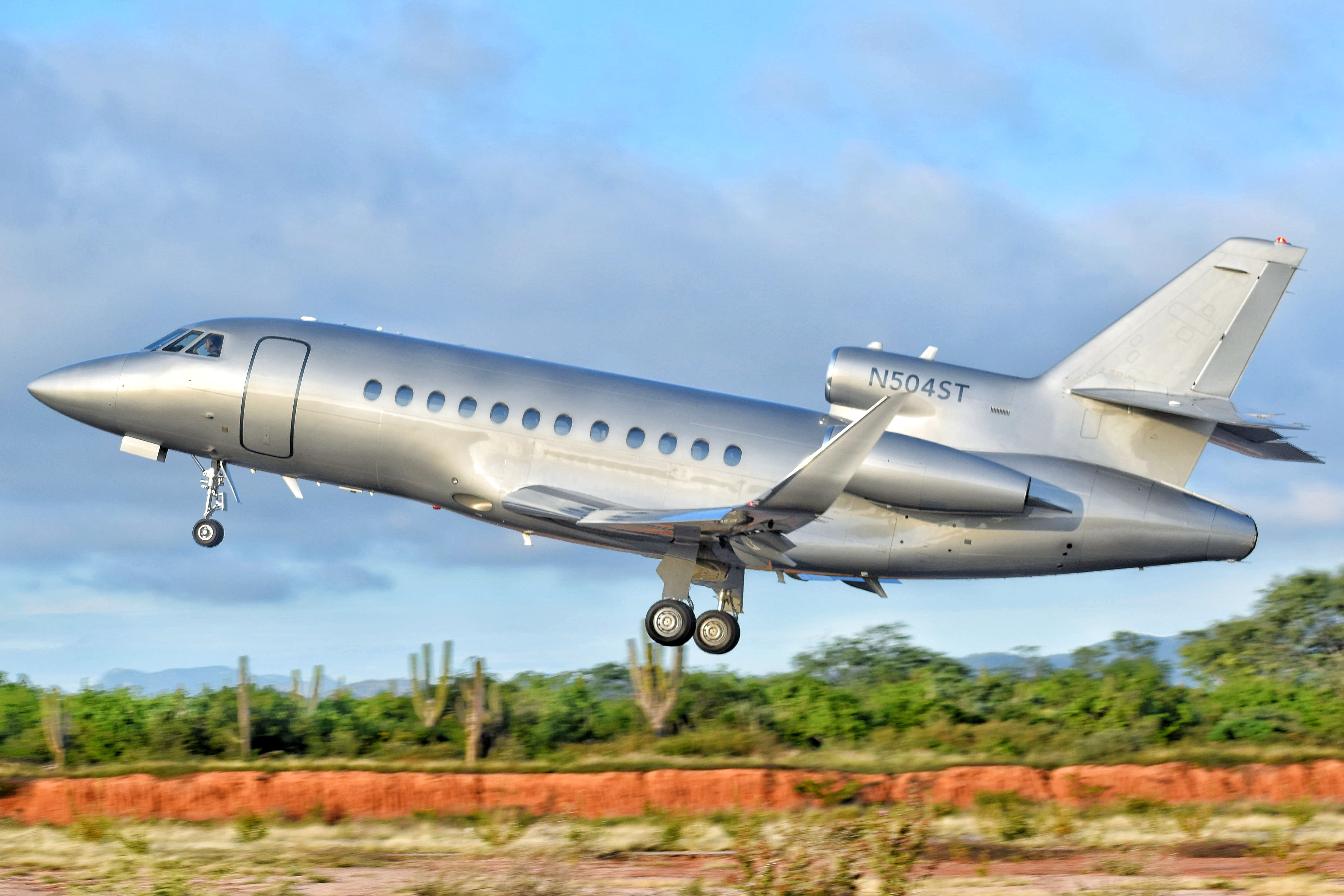 Full size: PRIVATE Dassault Falcon 900B N504ST at Aeropuerto de Cabo San Lucas Internacional
